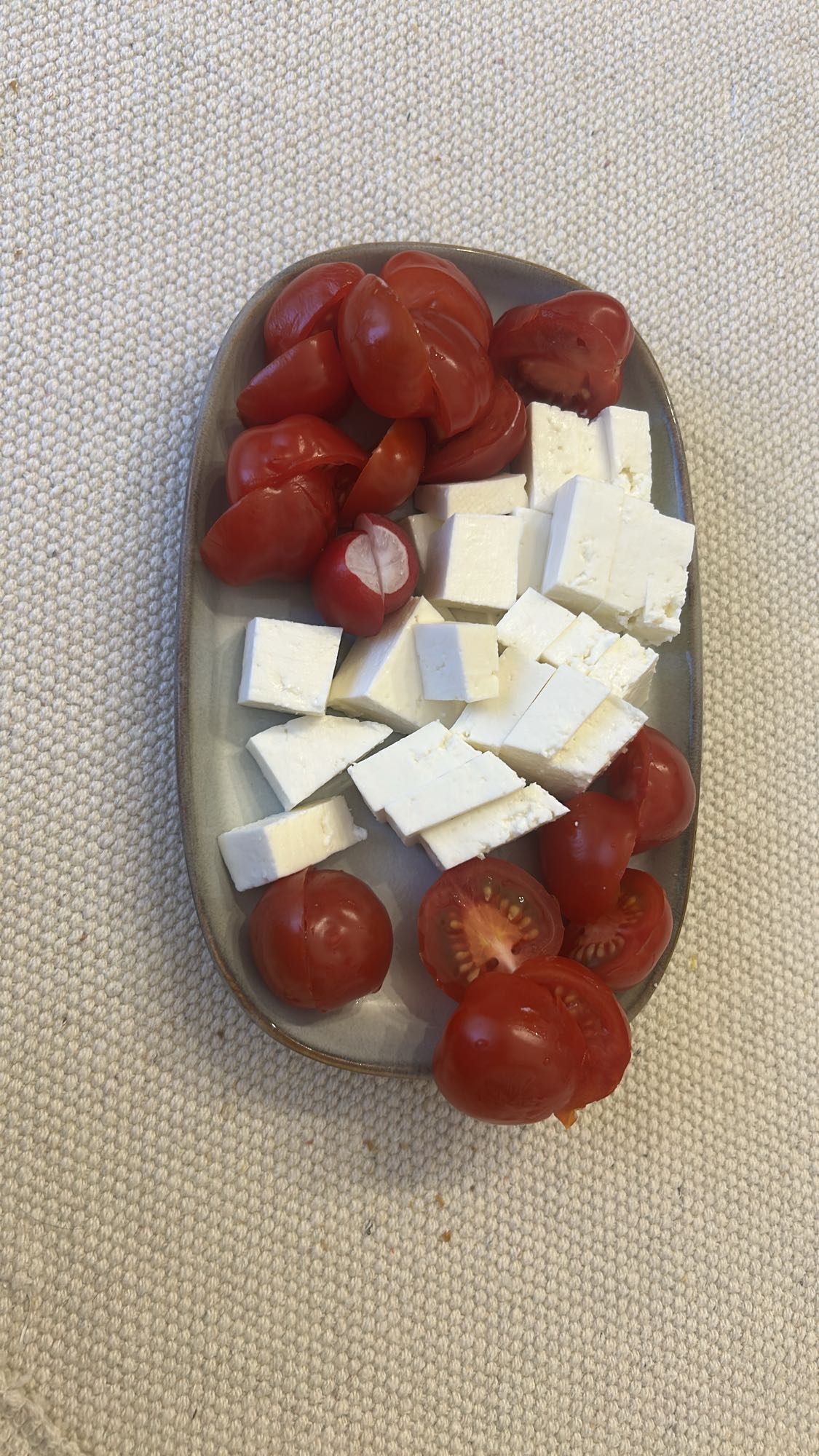 Brânză feta cu roșii