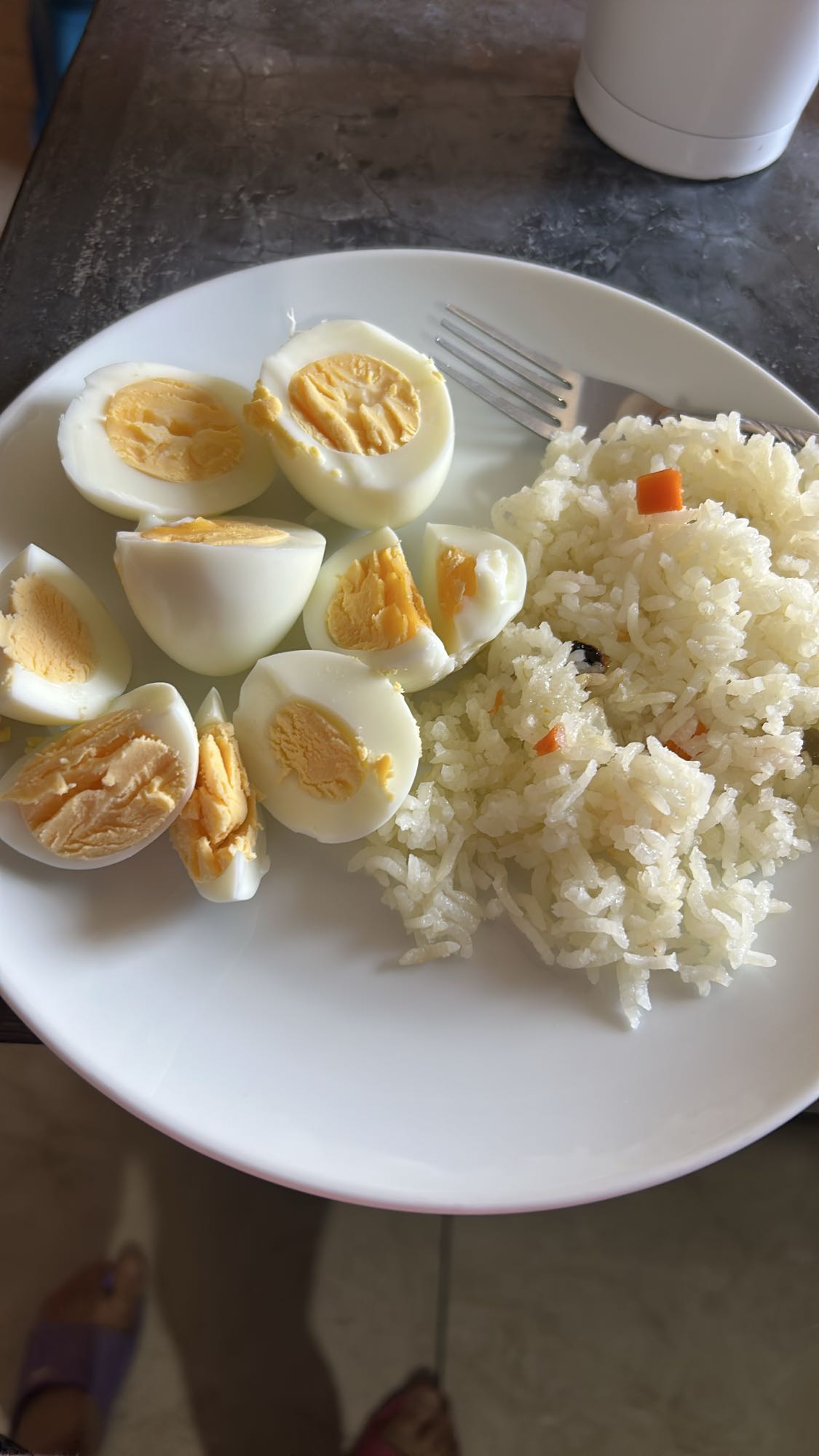 Huevos cocidos con arroz