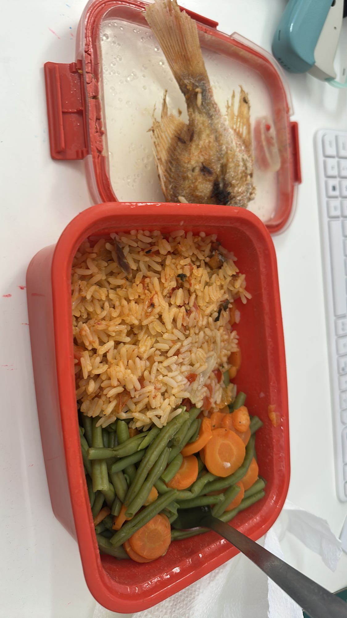 Riz, poisson et légumes