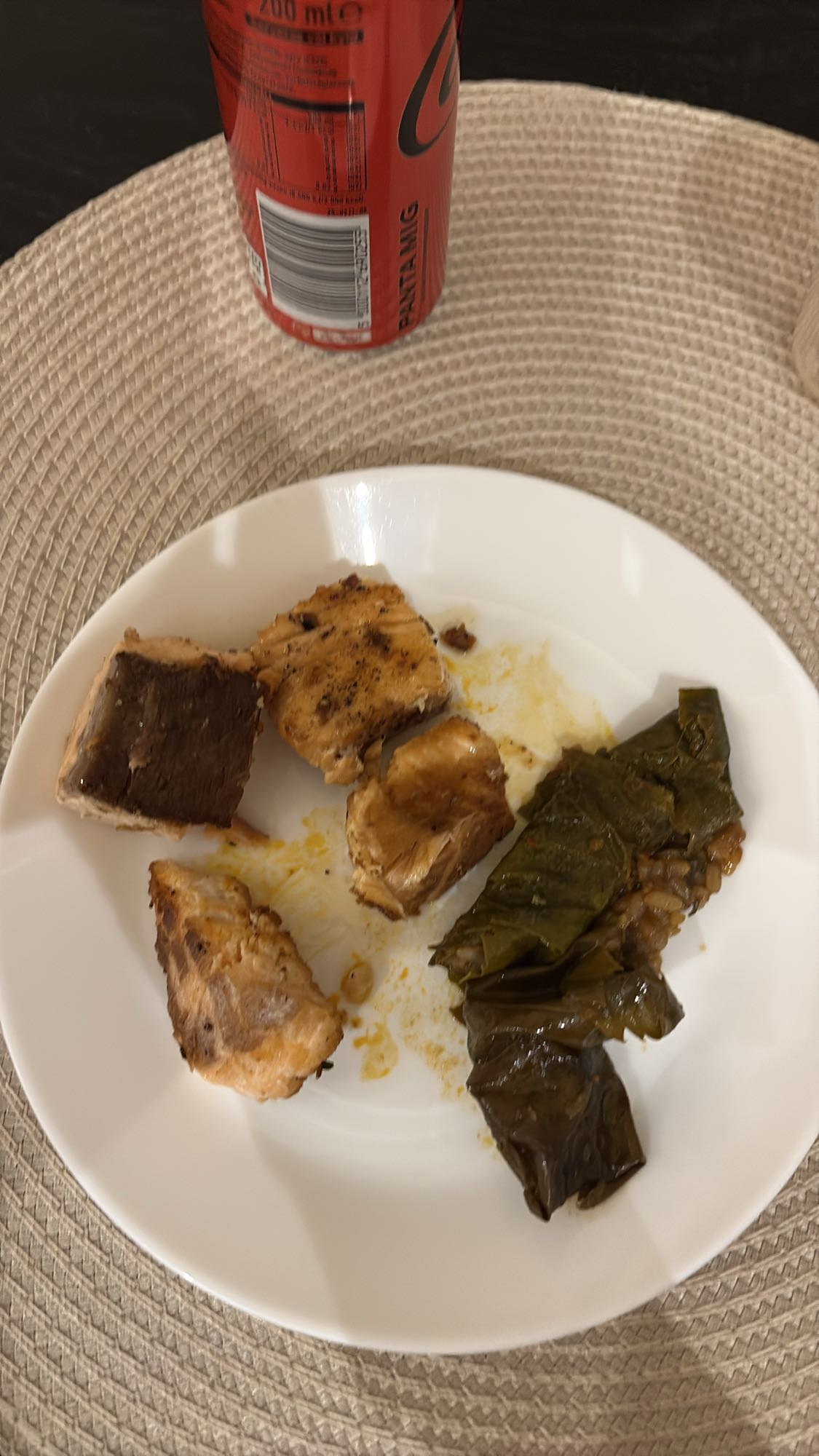 Lax med vinbladsdolma