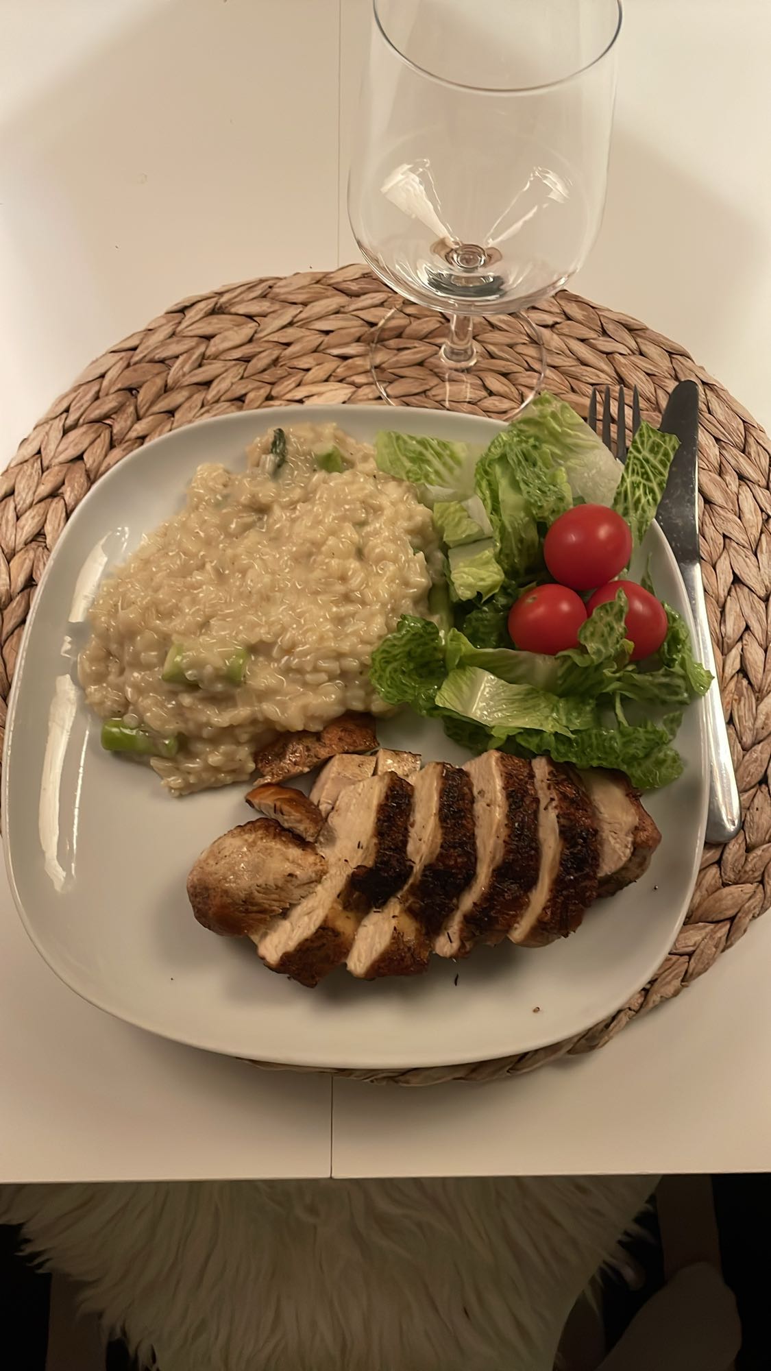 Kyckling med risotto och sallad