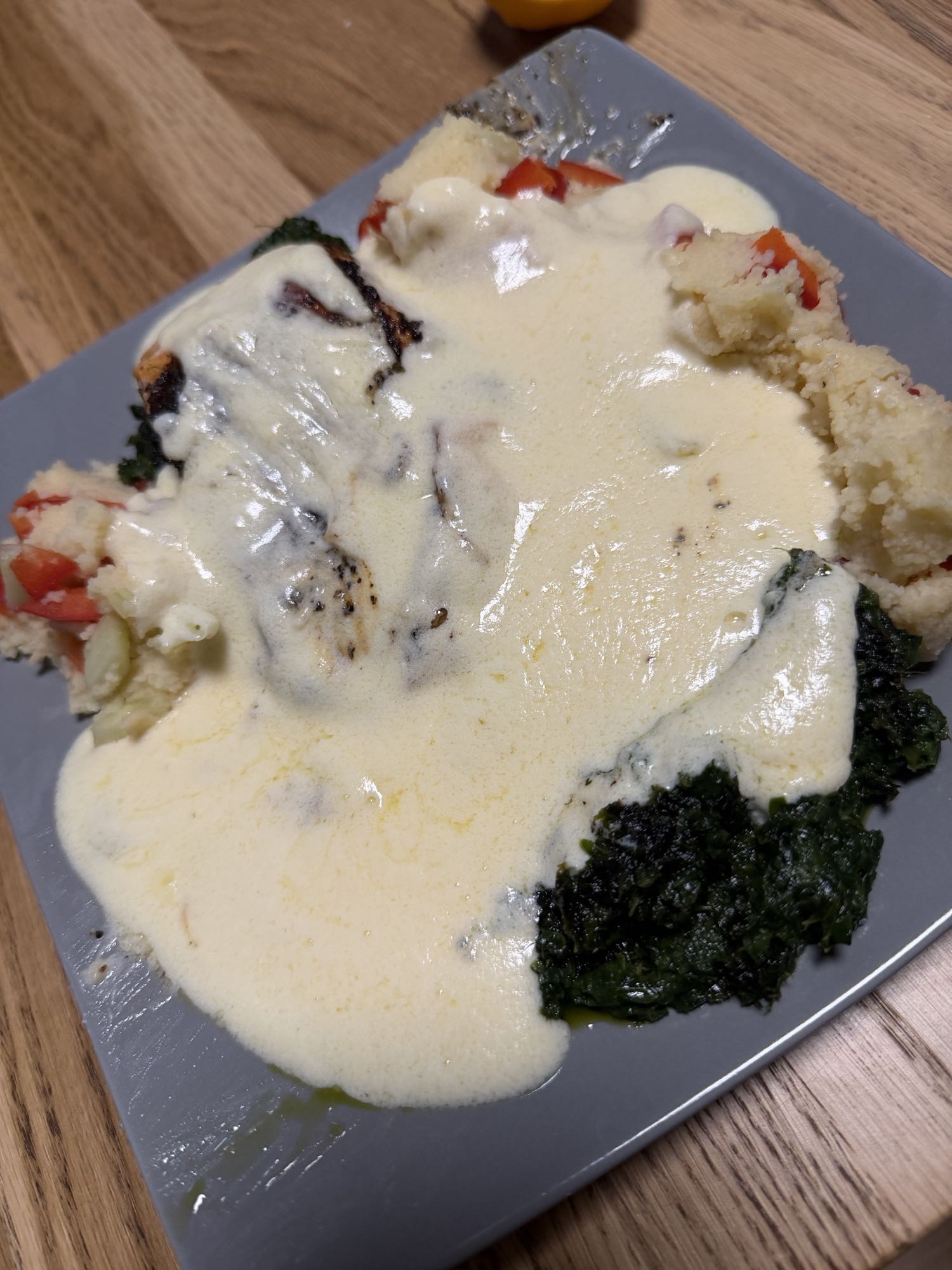 Kurczak ze szpinakiem i sosem