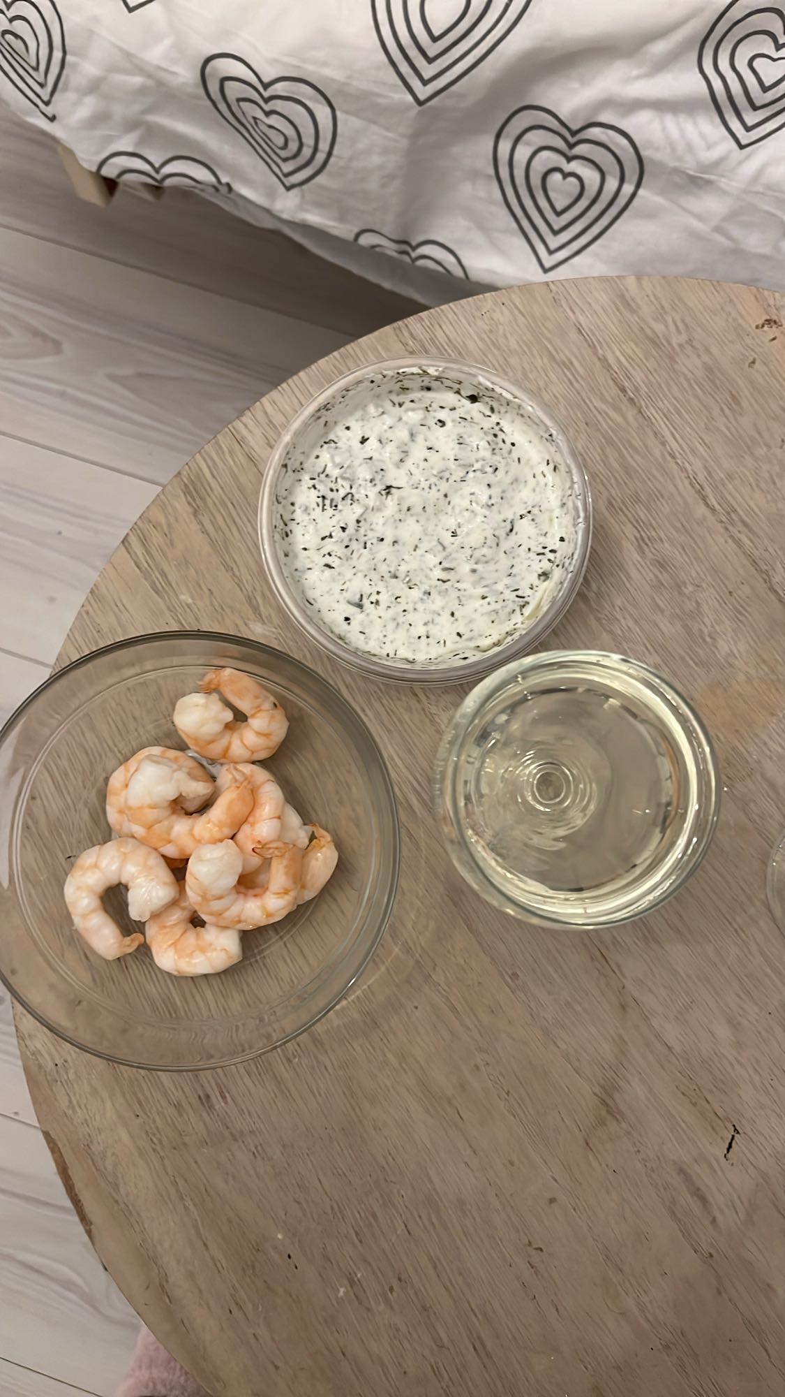 Shrimp with herb dip