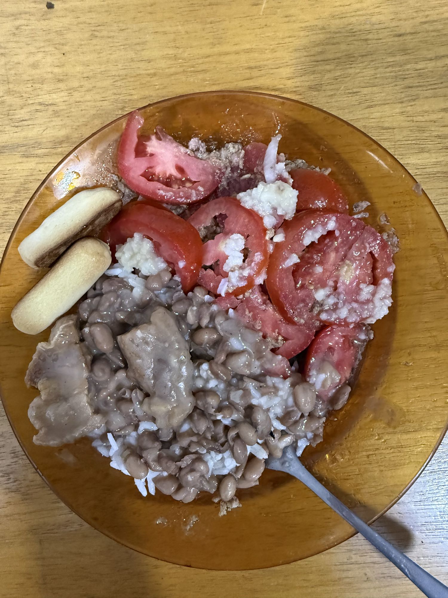 Arroz, feijão, carne e salada