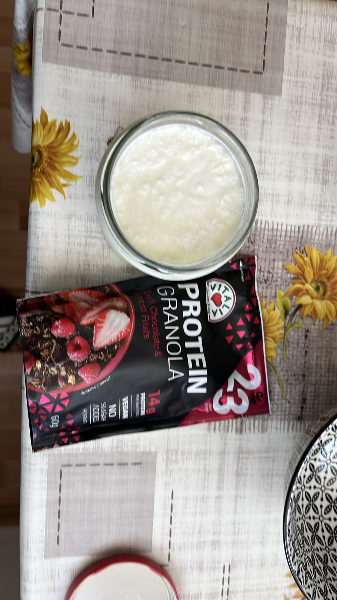 Протеинова гранола с кисело мляко