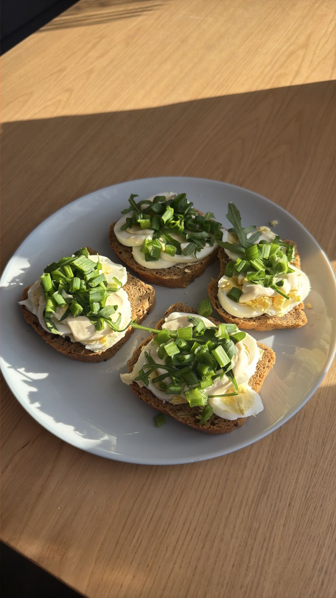 Kanapki z jajkiem i szczypiorkiem