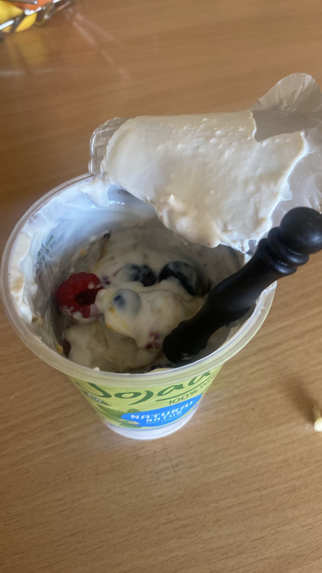Jogurt z owocami leśnymi