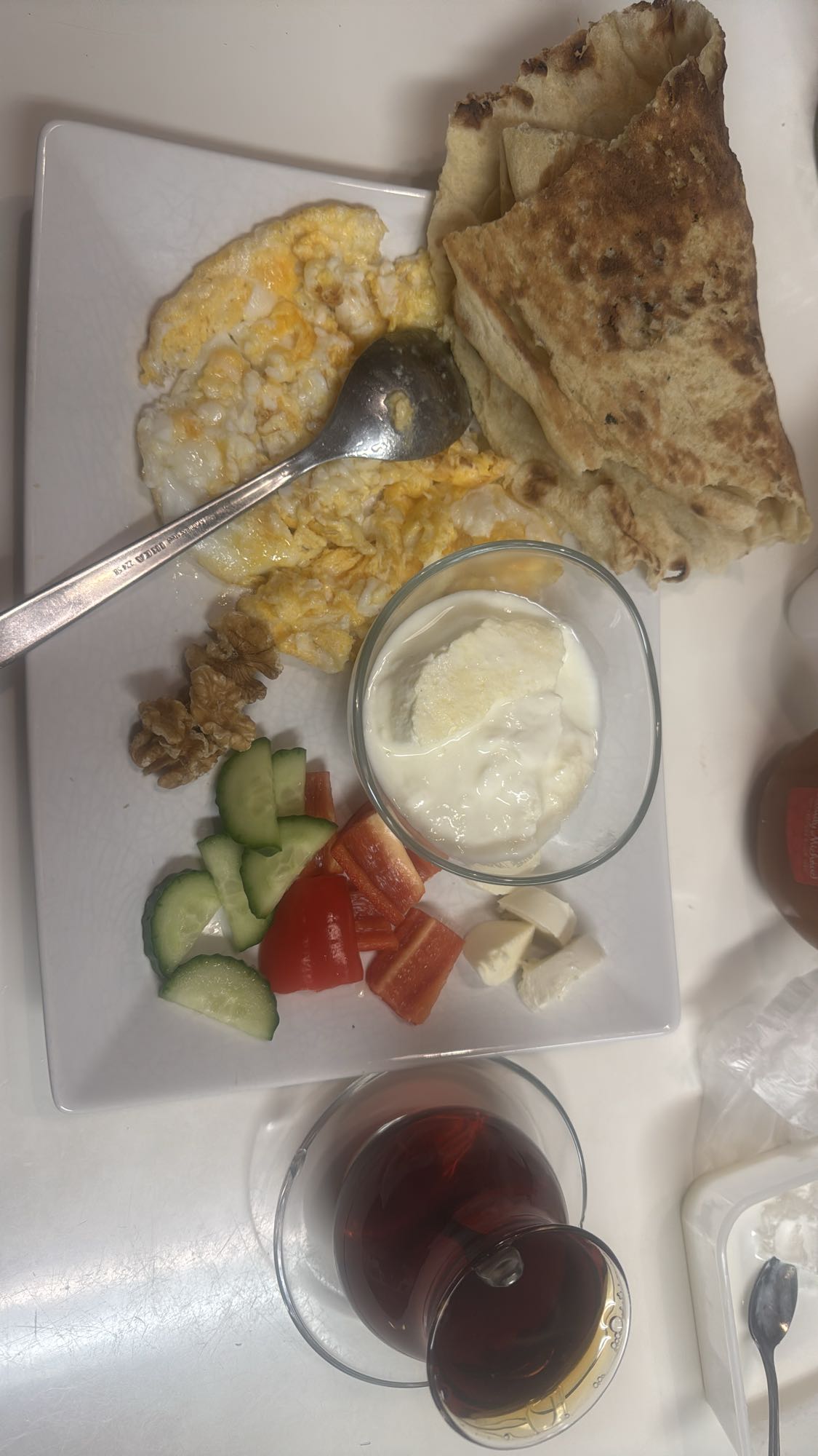 Frukost tallrik med bröd