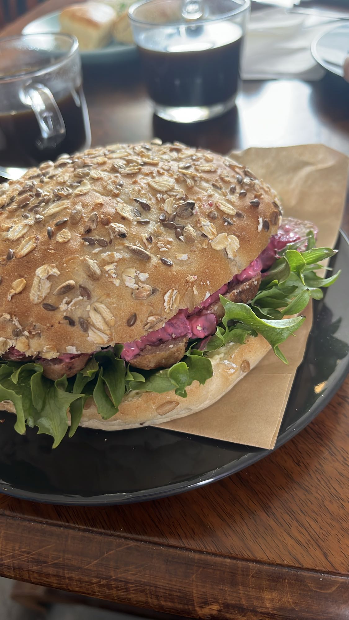 Fröbrödsmörgås med sallad