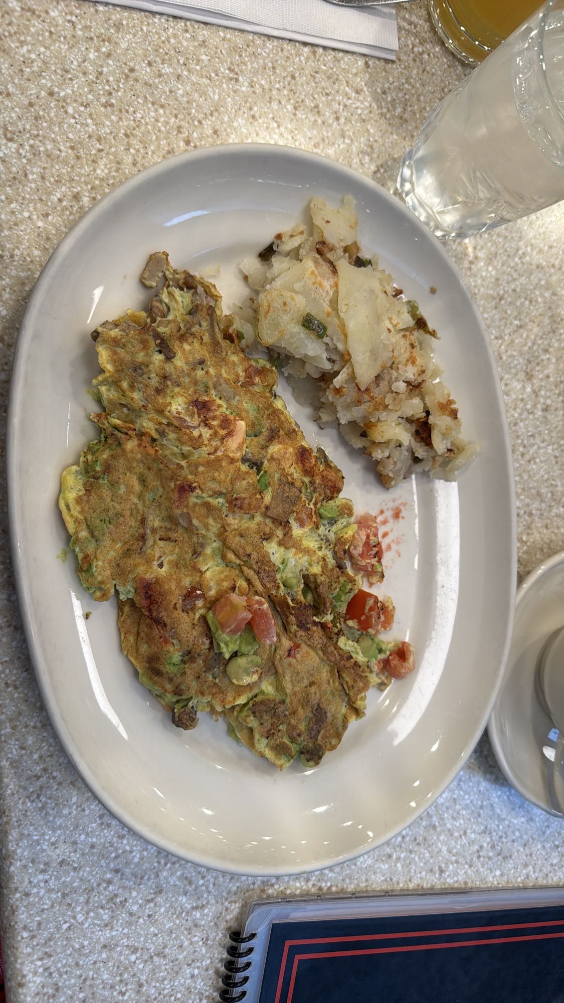 Veggie omelette with hashbrowns