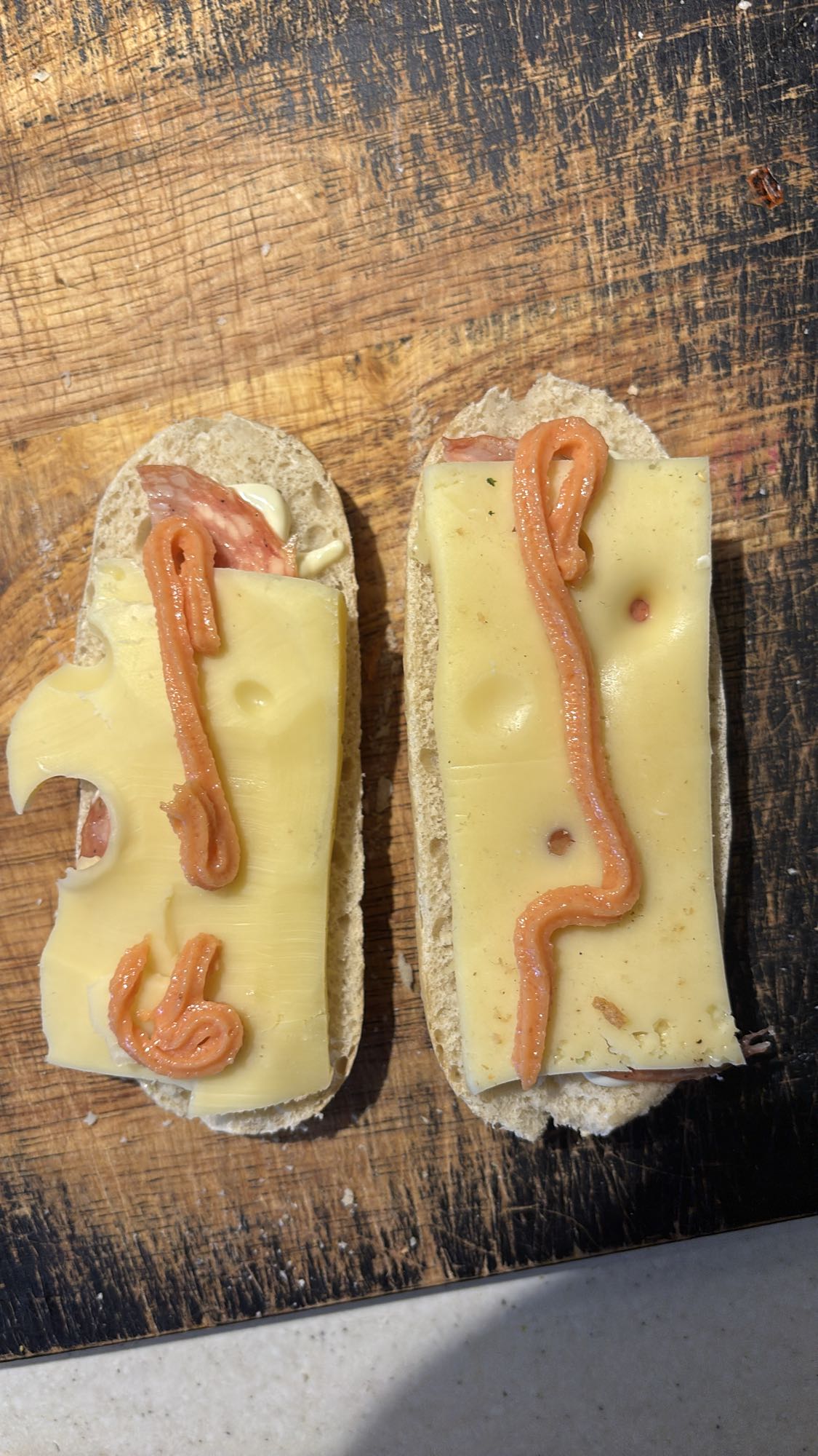 Ost og salami smørbrød