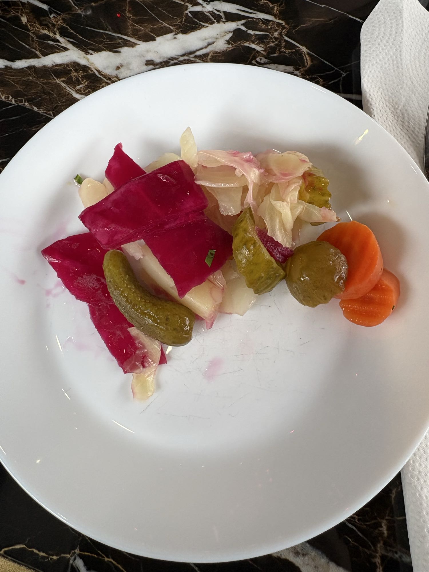 Blandade inlagda grönsaker