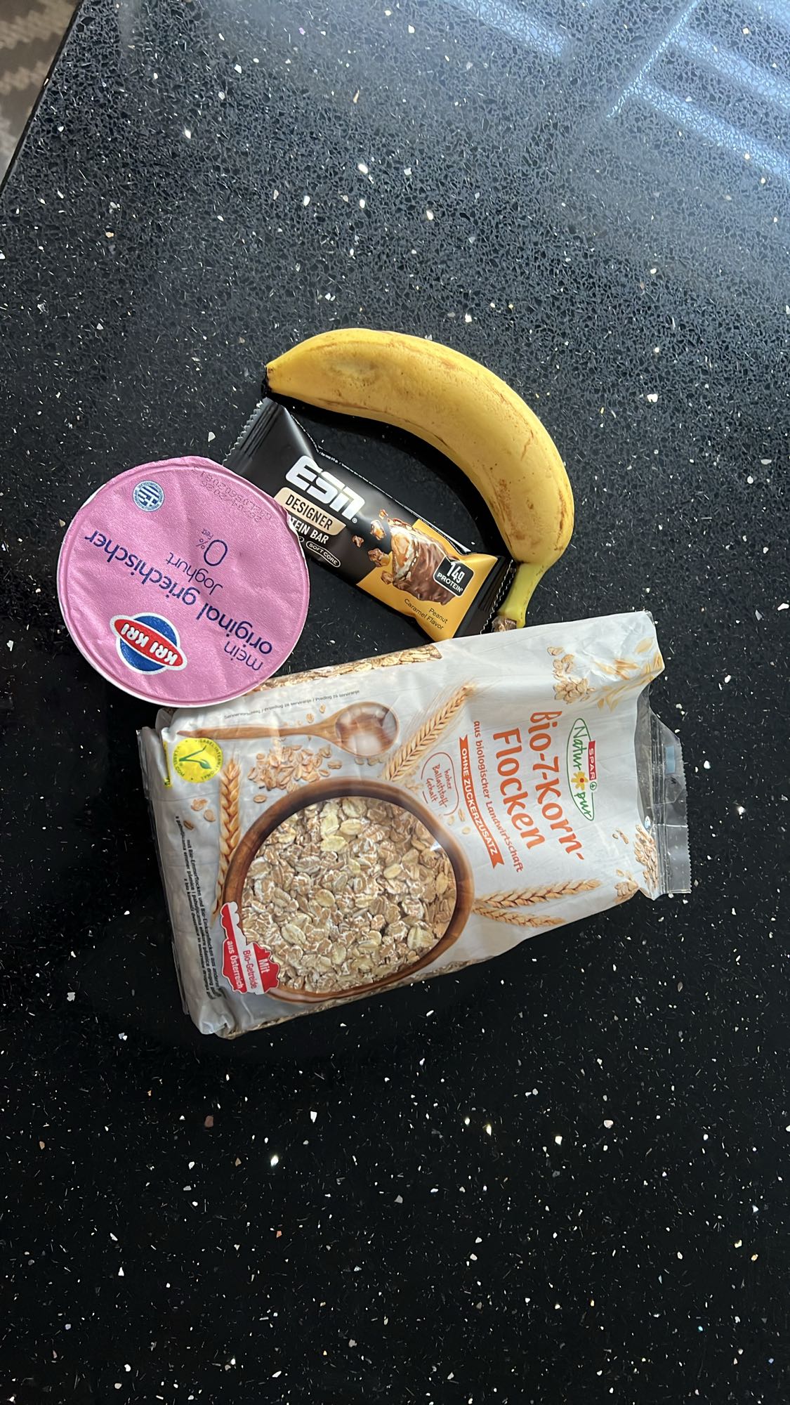 Owsianka z bananem i batonem