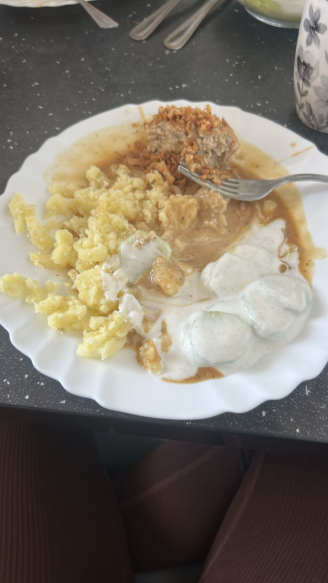 kotlet mielony z ziemniakami