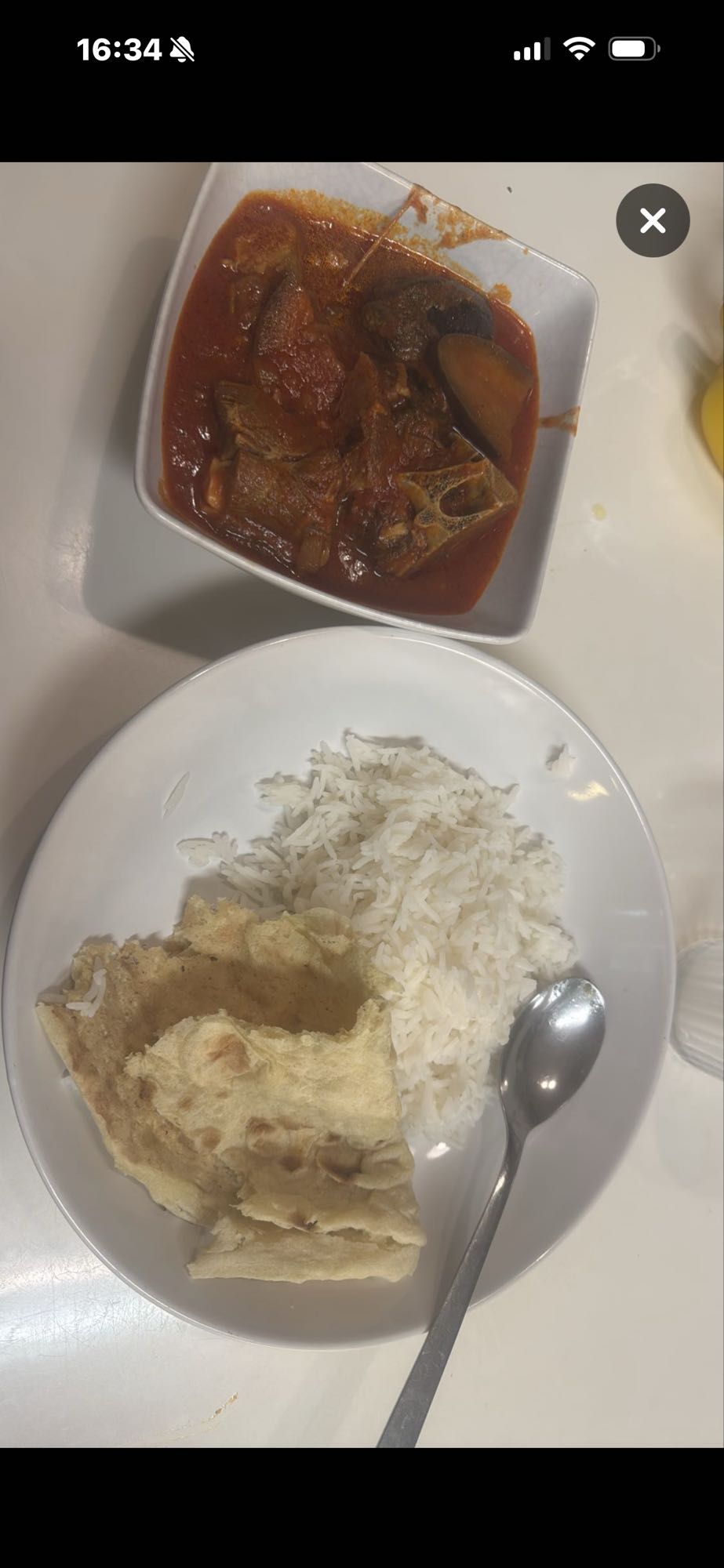 Ris, köttgryta och bröd
