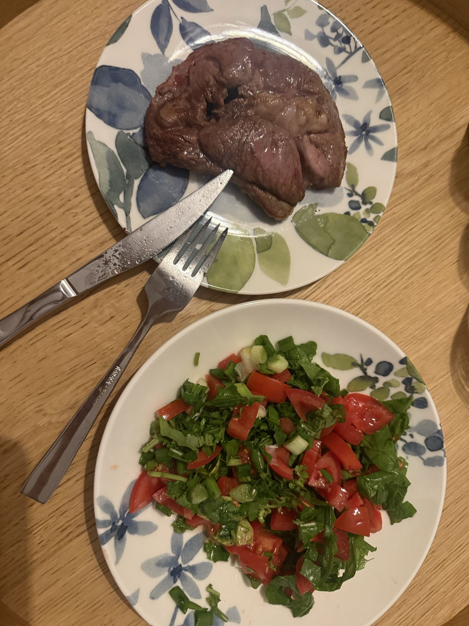 Biftek ve Karışık Salata