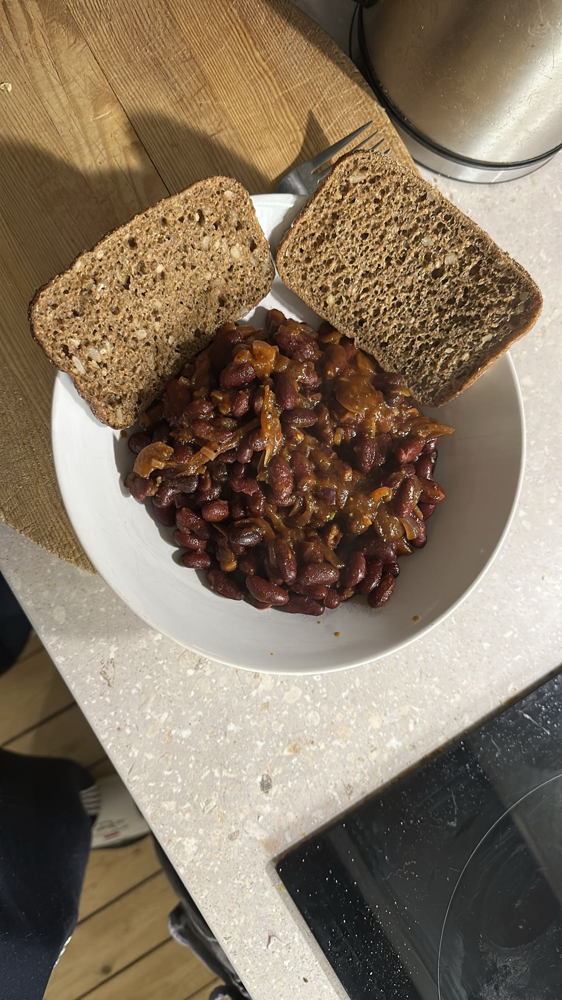 Bönor med grovt bröd