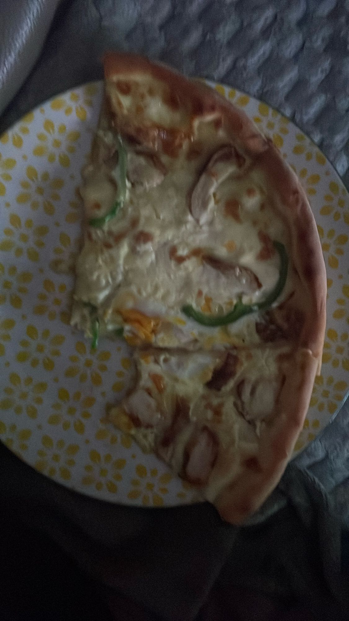 Pizza au poulet et légumes