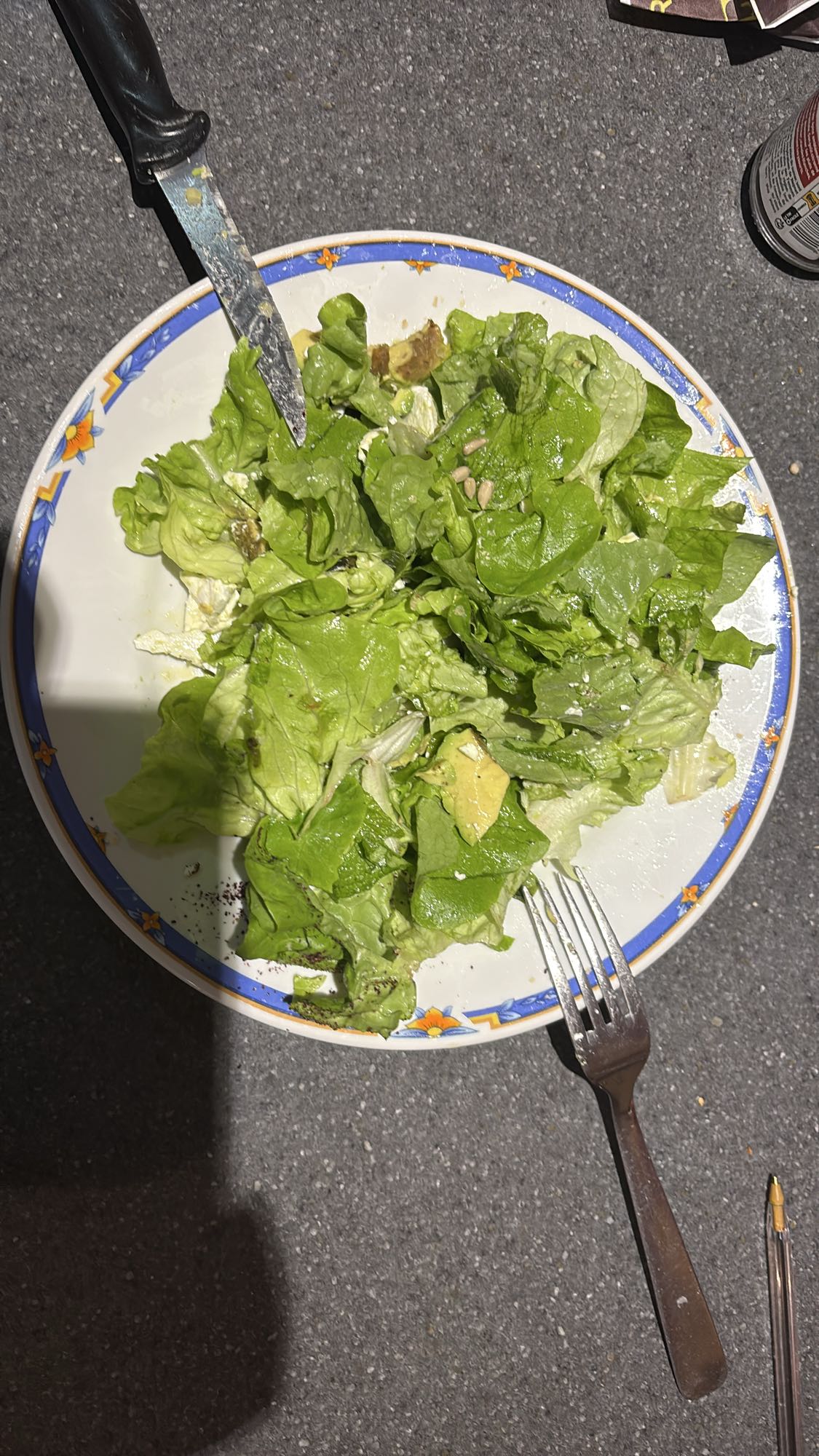 Salade verte avocat graines
