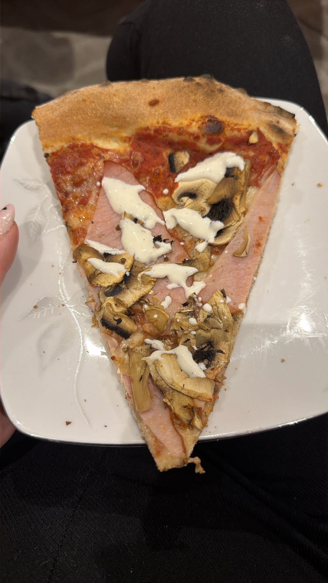 Pizza z szynką i pieczarkami