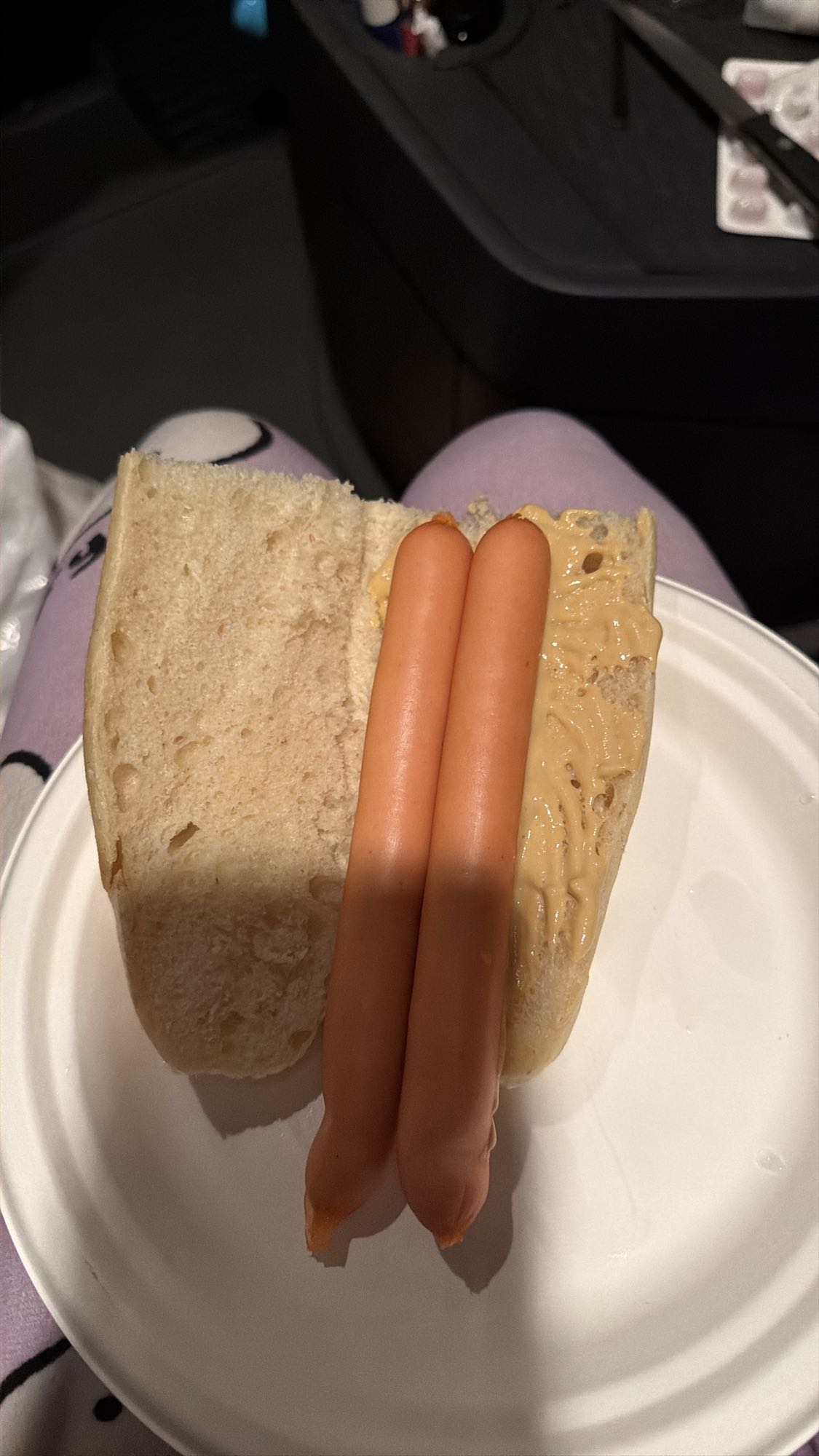 Sandviș cu crenvurști și unt