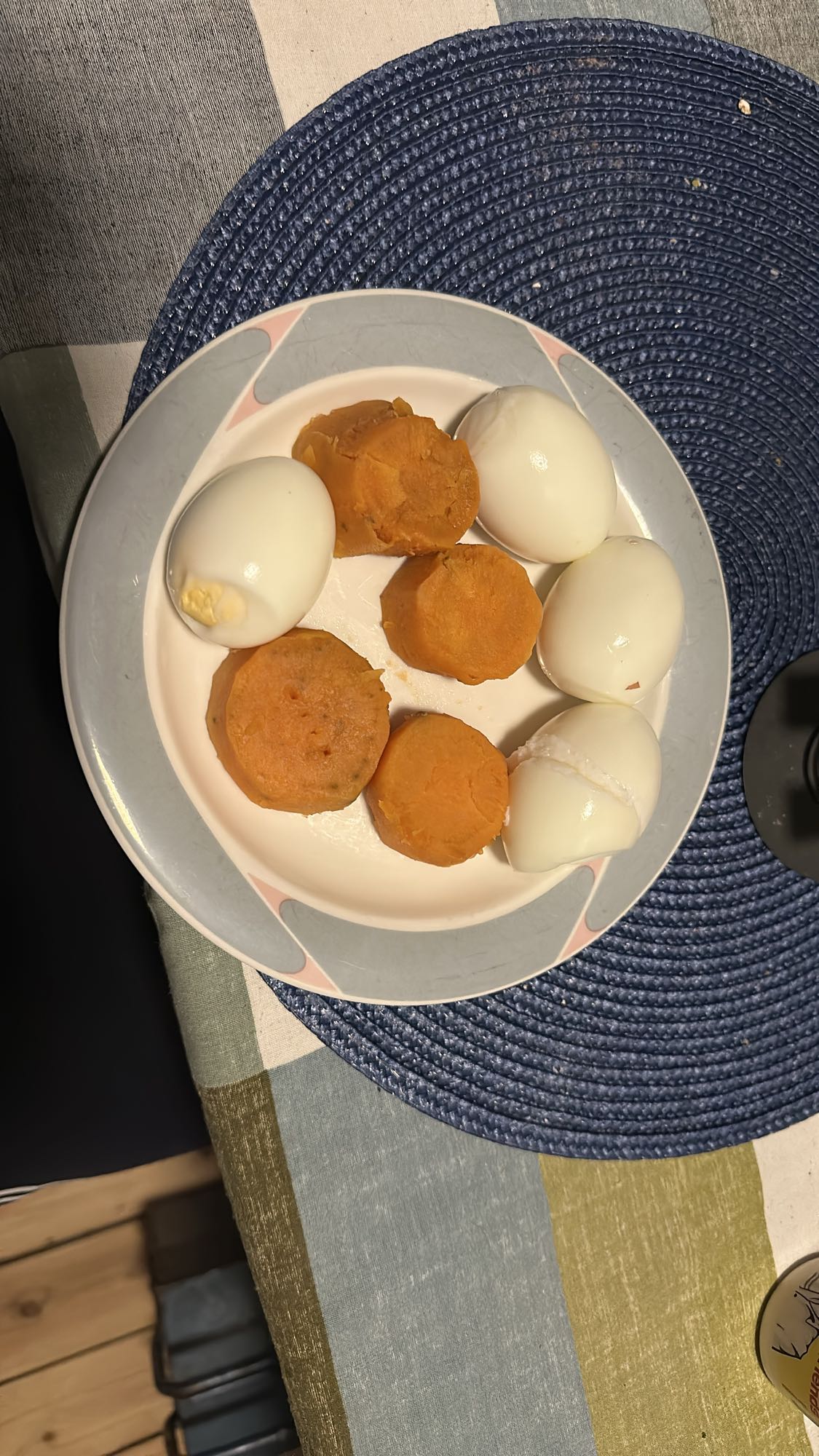 Ägg och sötpotatis tallrik