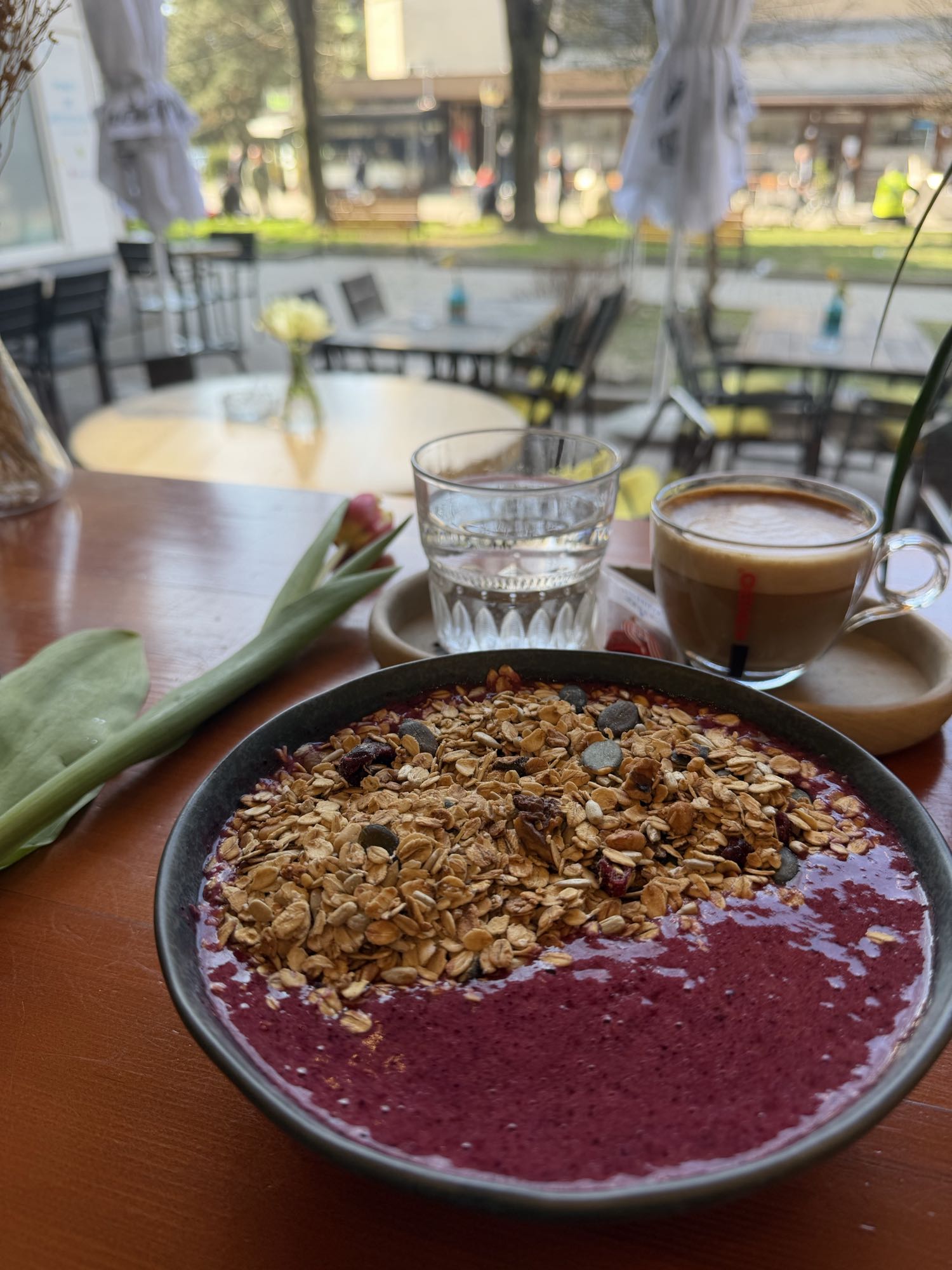 Bol smoothie cu granola