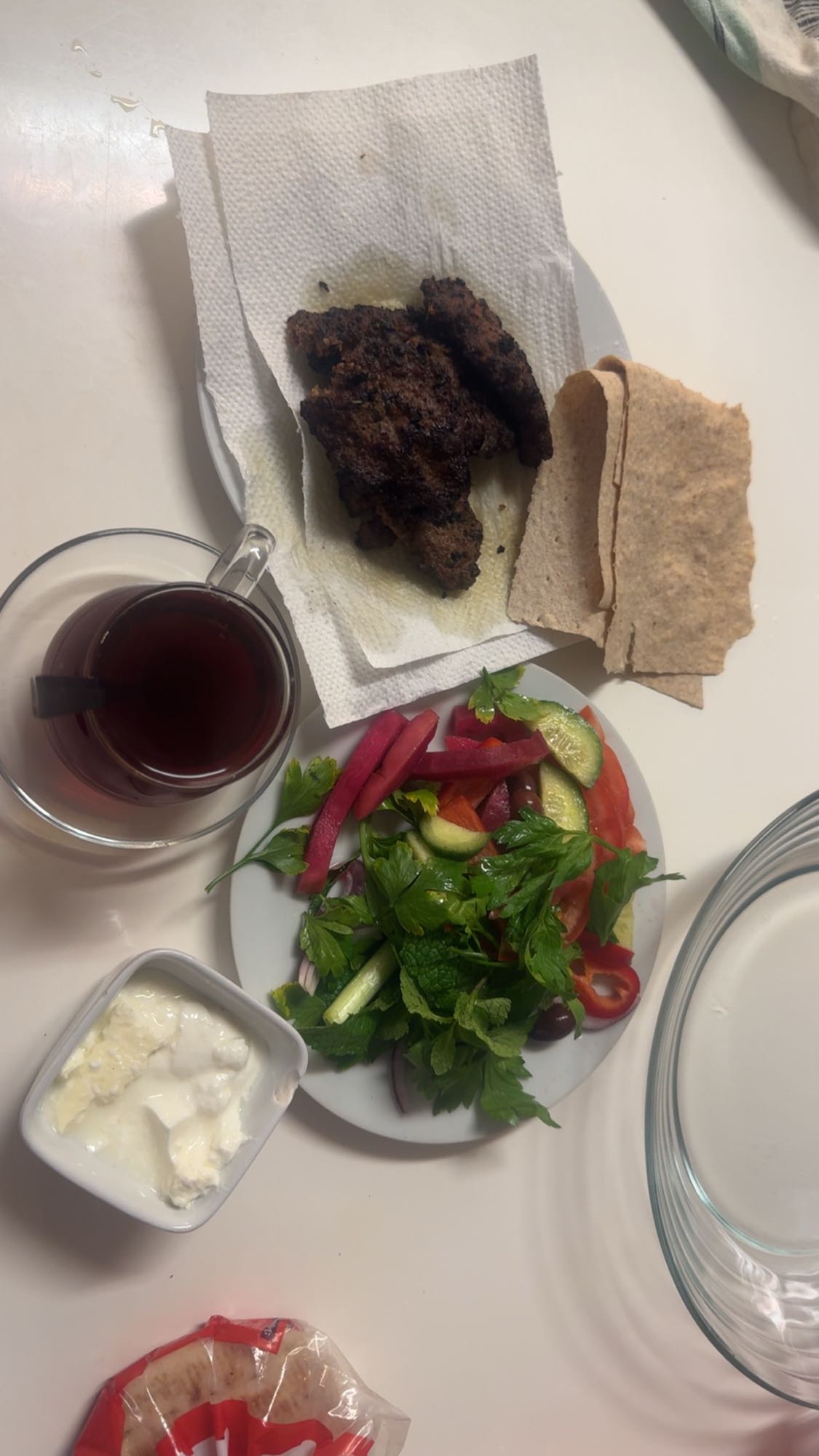 Köttfärsbiffar med sallad