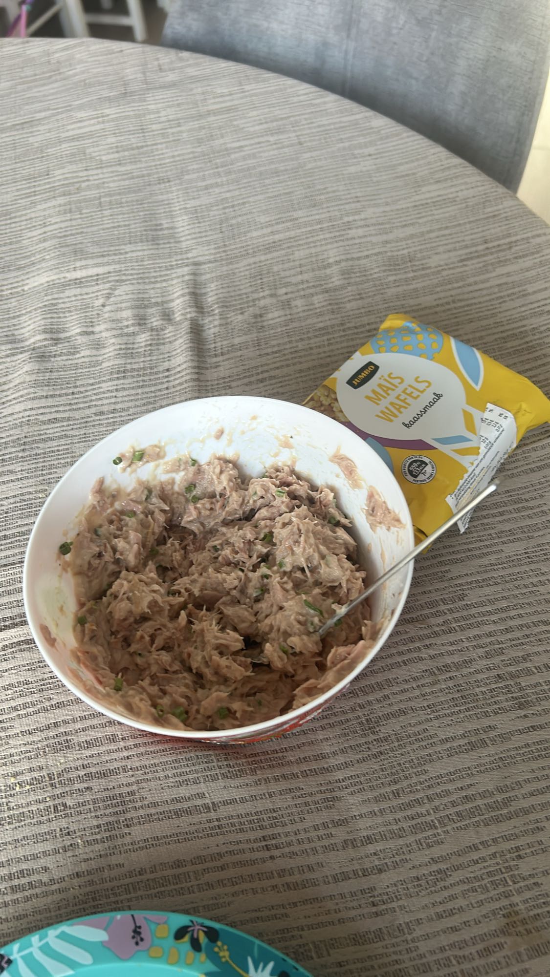 Tonijnsalade met maïswafels