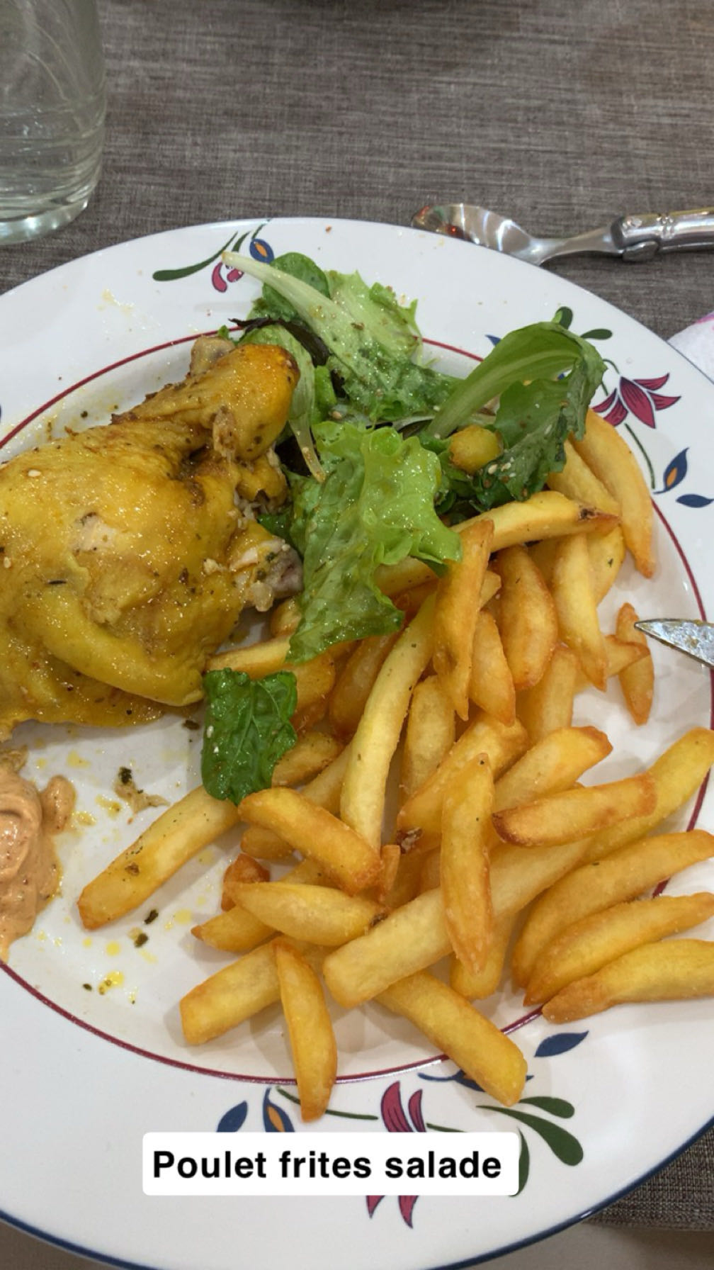 Poulet frites salade