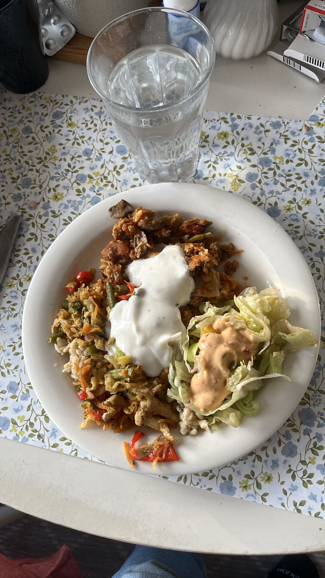 Ris med kyckling och sallad