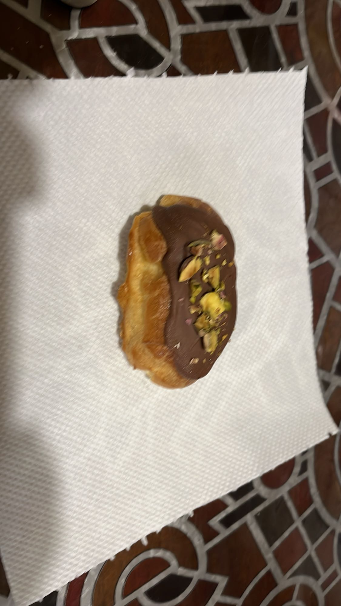 еклер с шоколад и шамфъстък