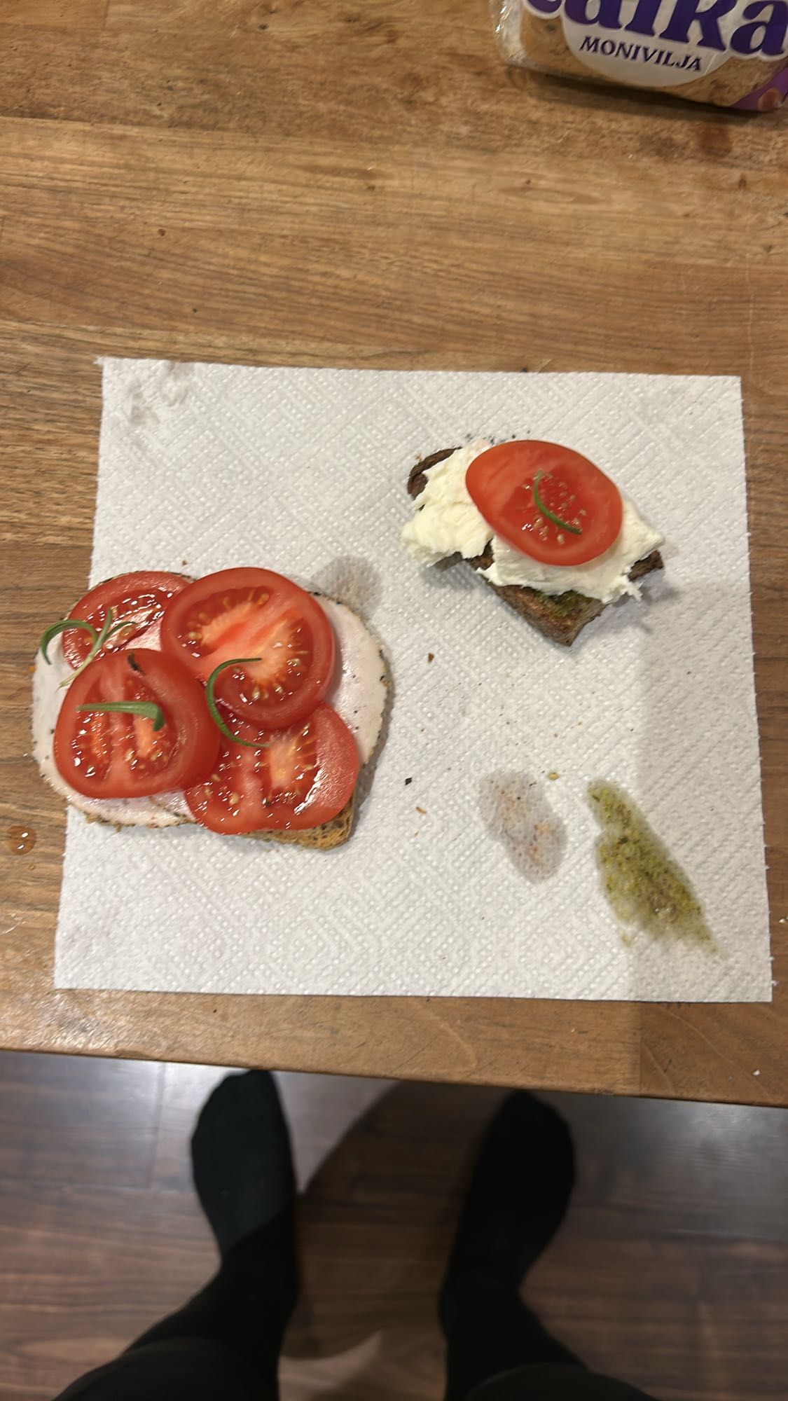 Smörgåsar med tomat