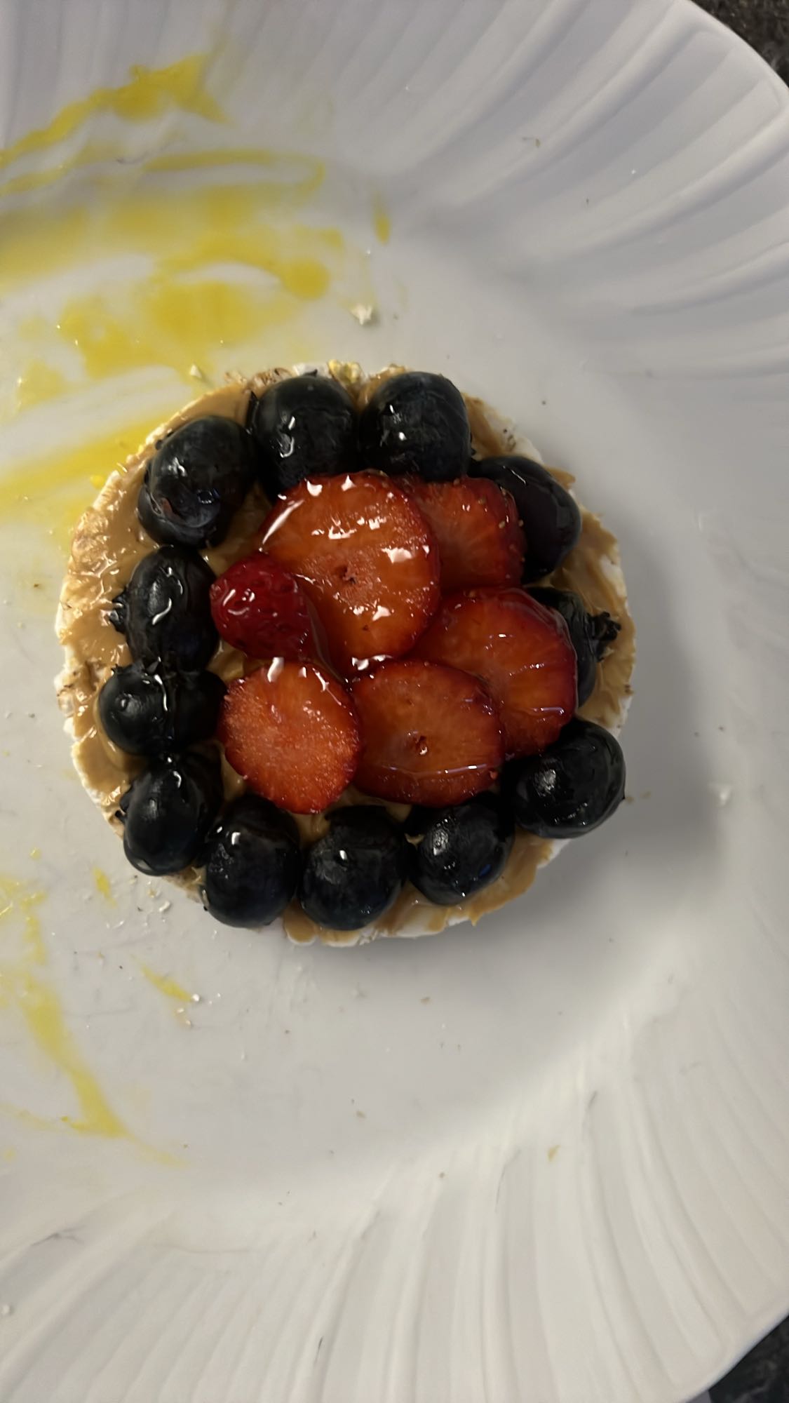 Rice cake with berries