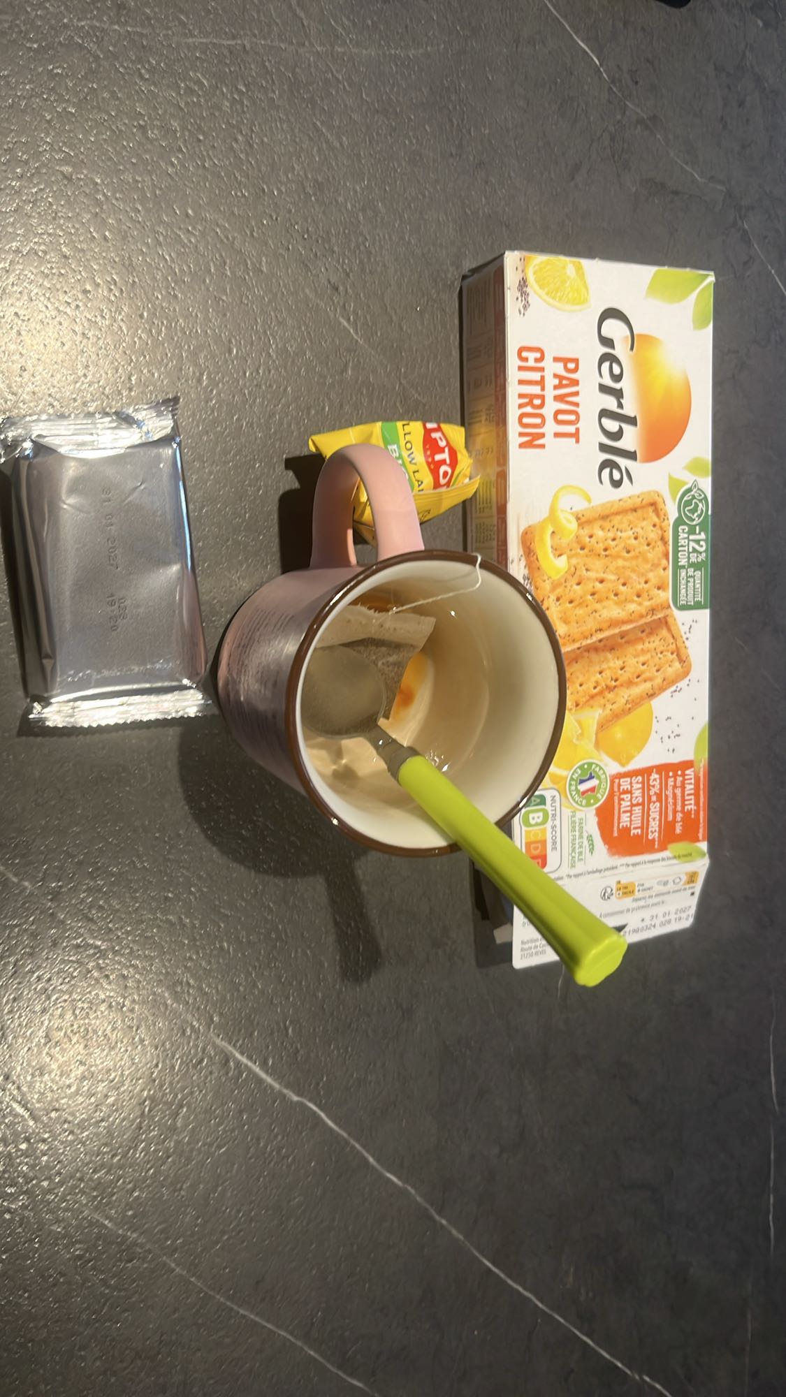 Thé et biscuits citron pavot