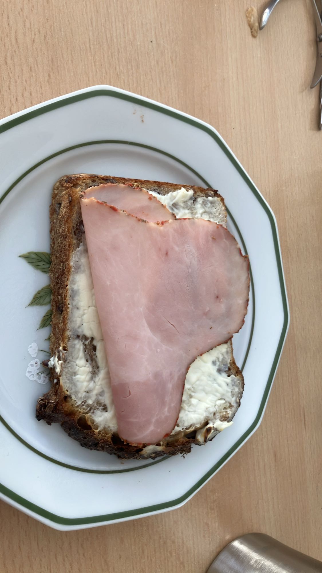 Torrada com presunto e creme