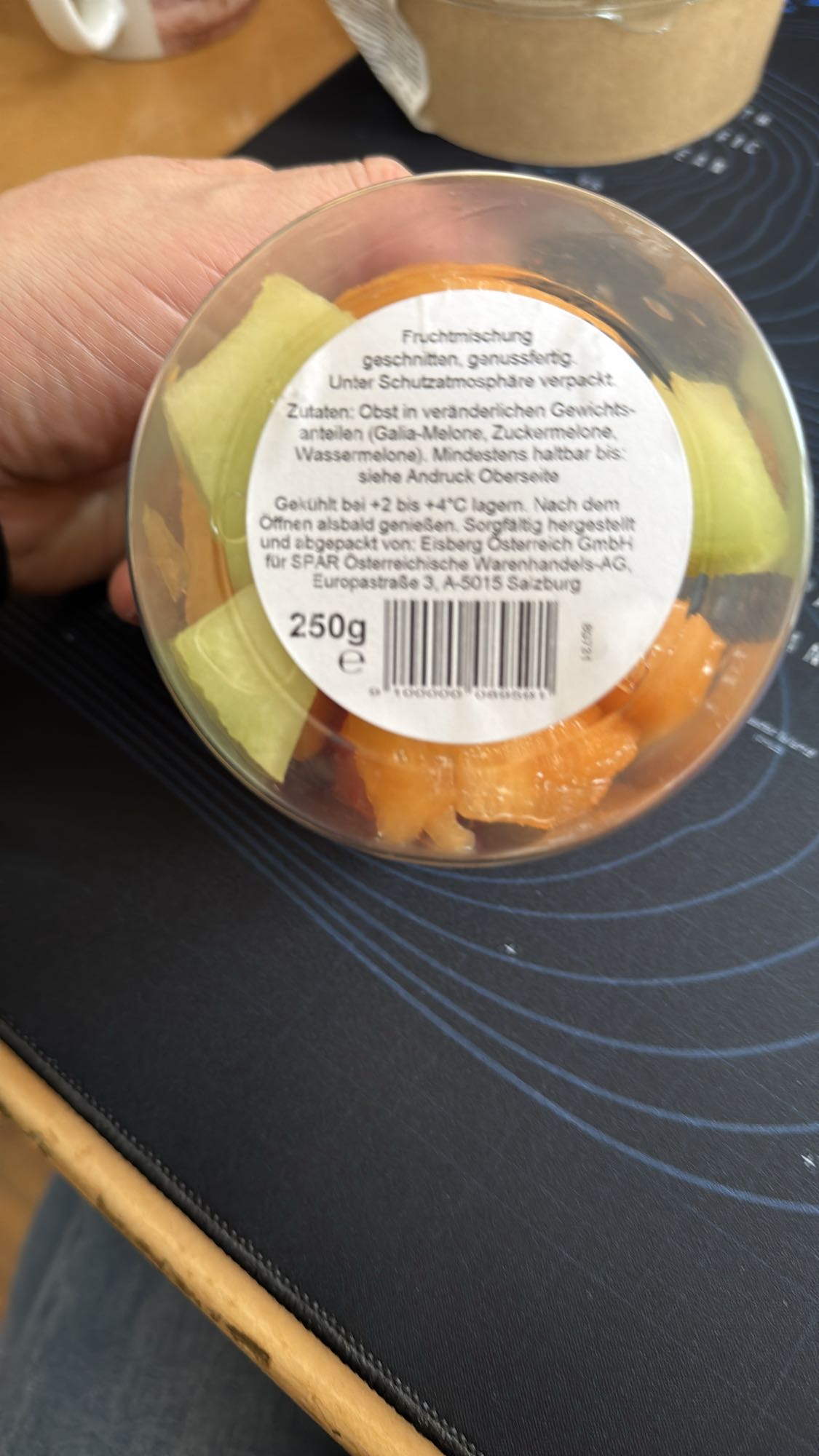 Fruchtmischung Becher