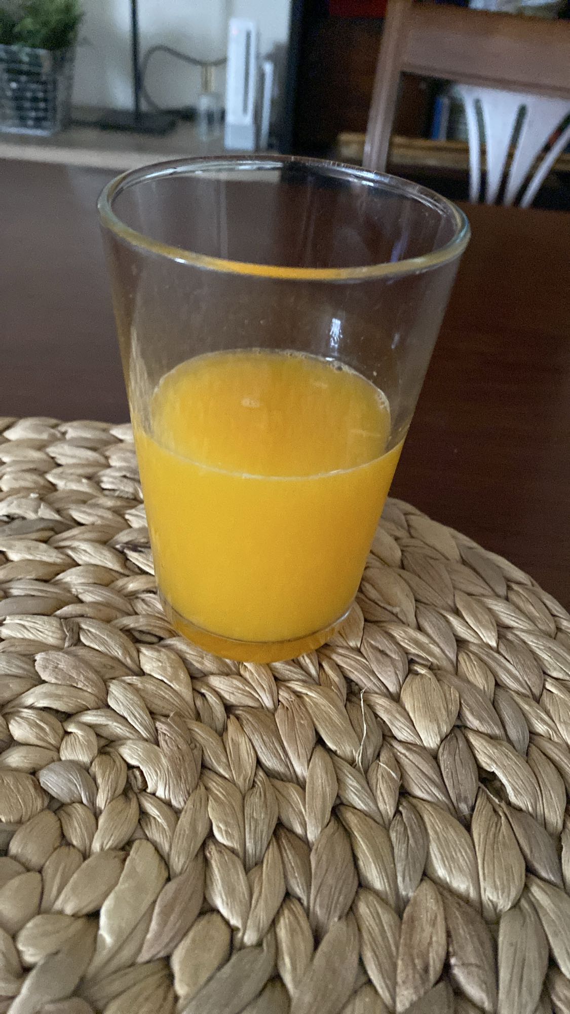 vaso de jugo de naranja
