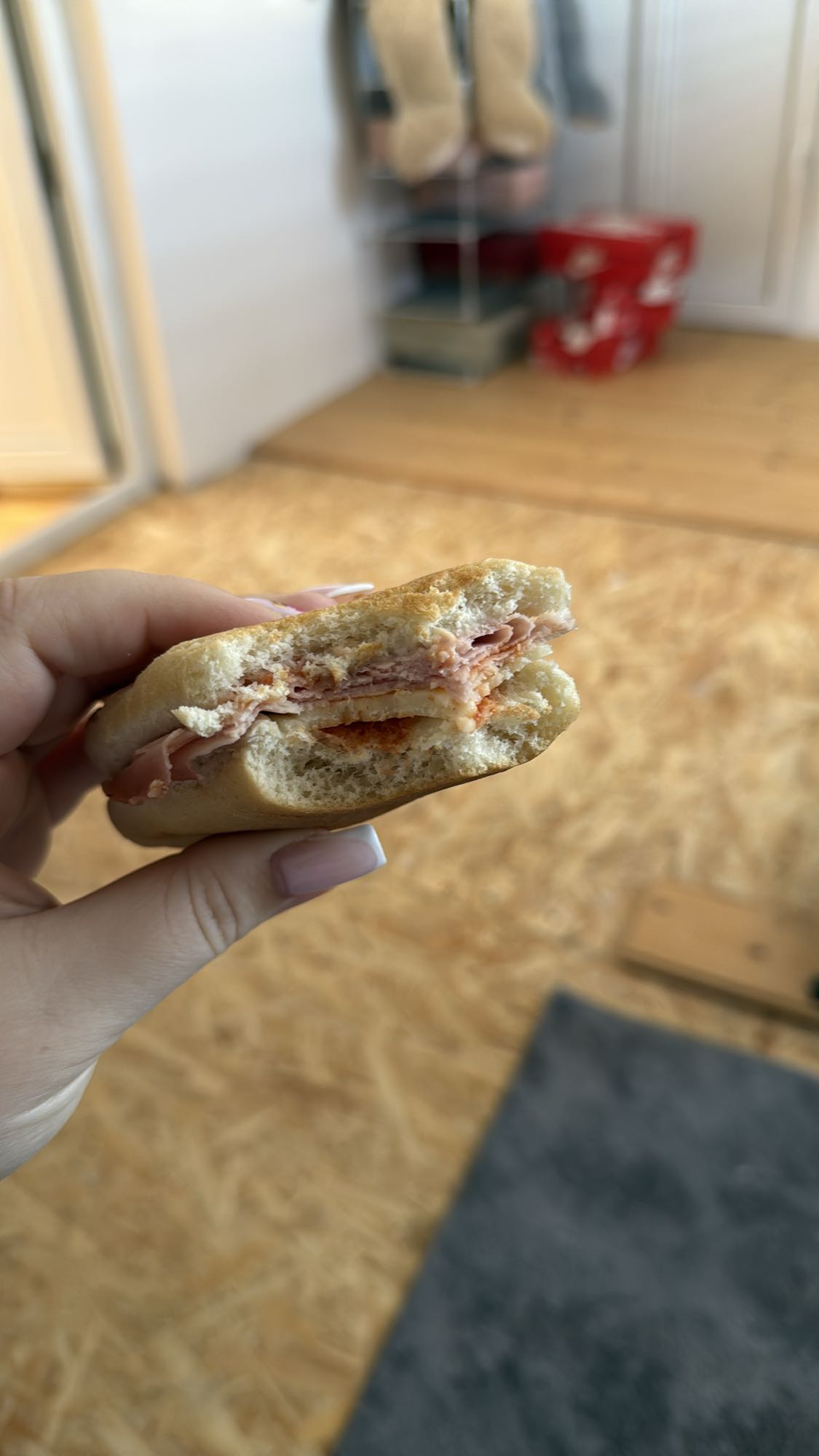 Sandviș cu șuncă și cașcaval