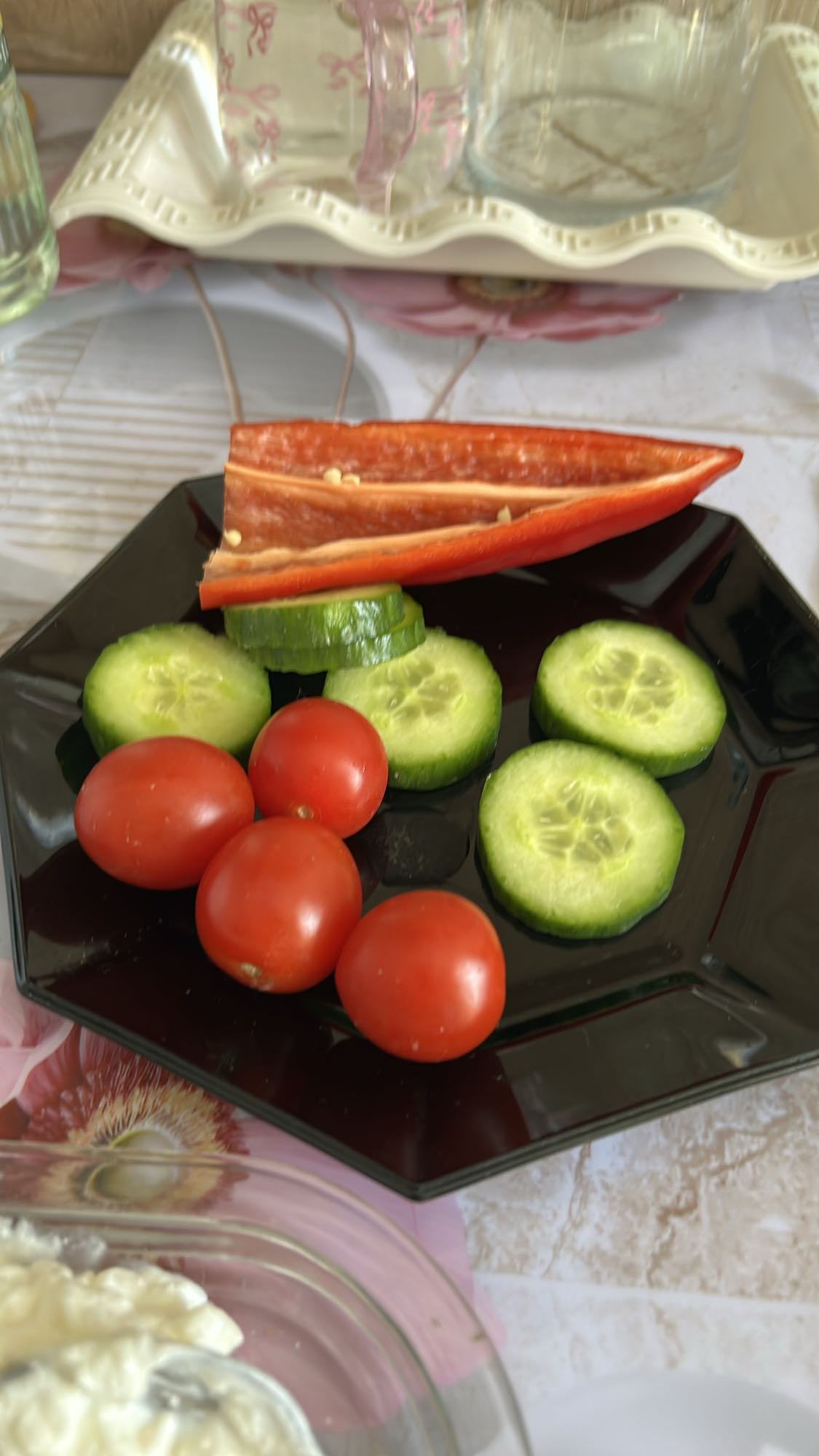 Legume proaspete pe farfurie