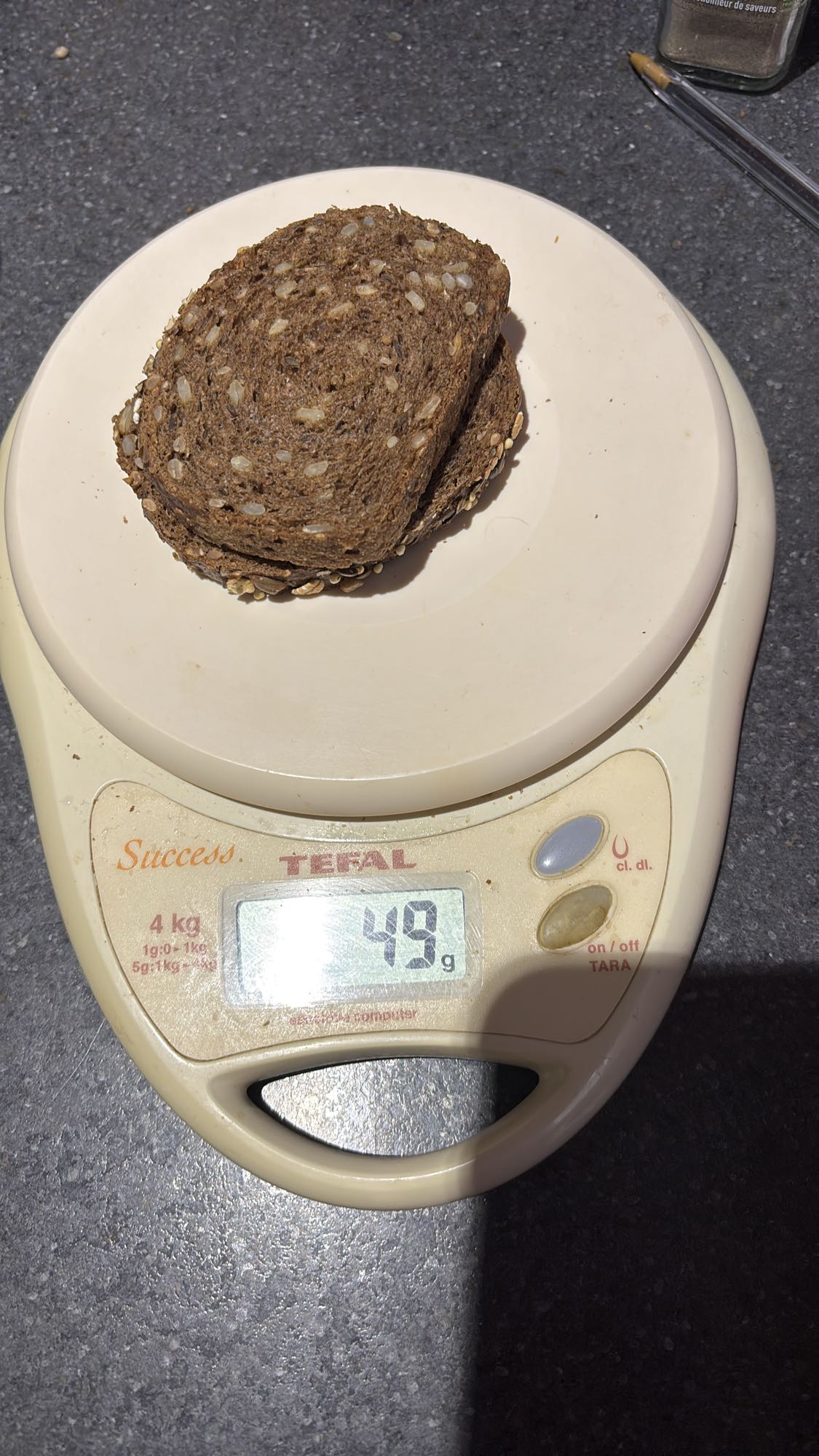 Pain complet aux graines