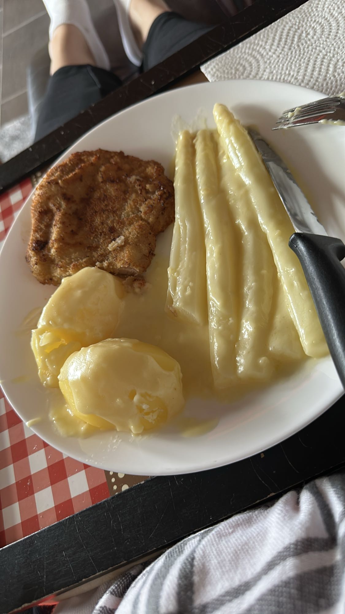 Spargel, Kartoffeln, Schnitzel