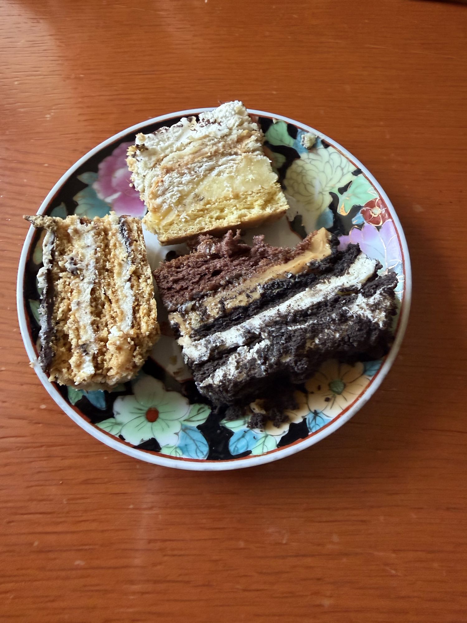 Trzy kawałki ciasta