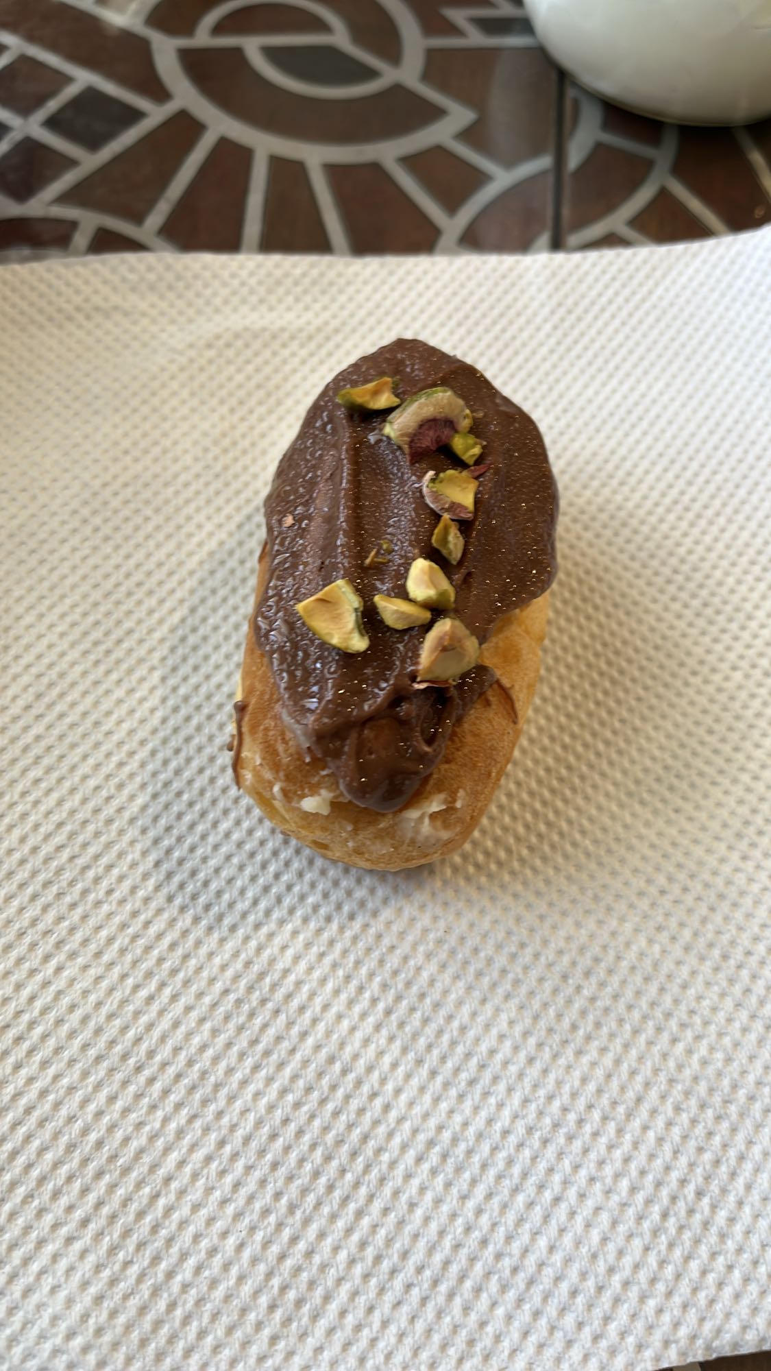 еклер с шоколад и шамфъстък