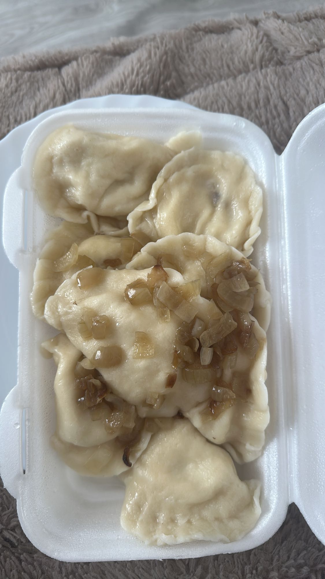 Pierogi z cebulą