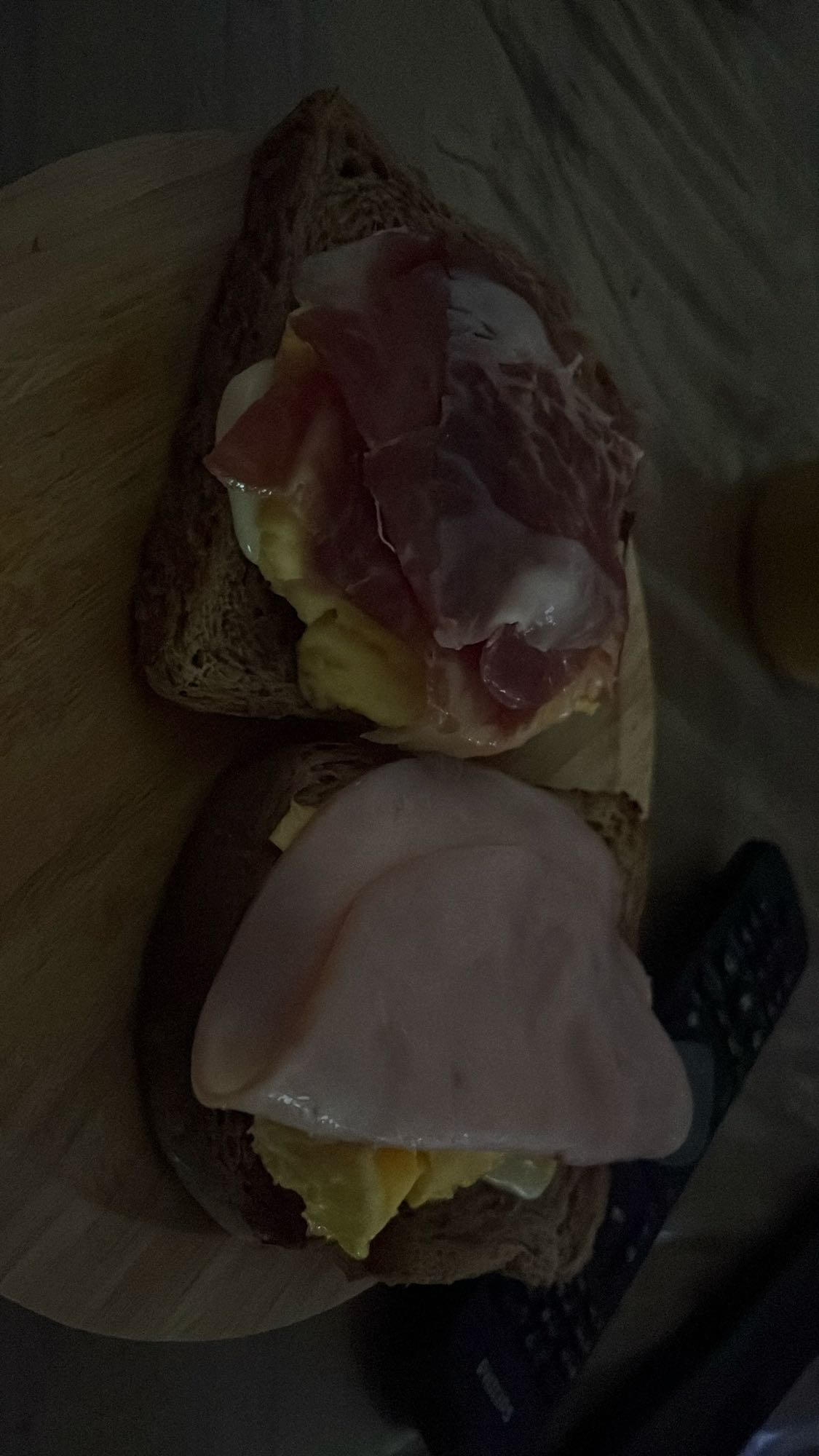 Tostadas con huevo y fiambre