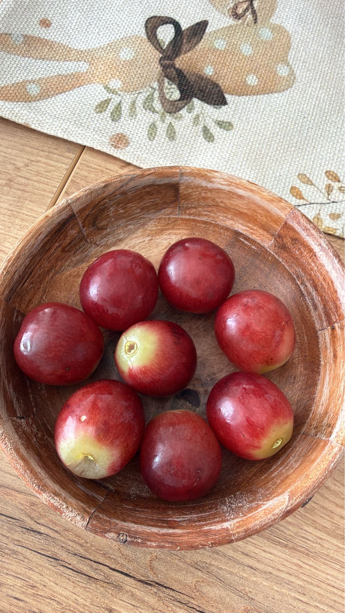 Struguri roșii proaspeți