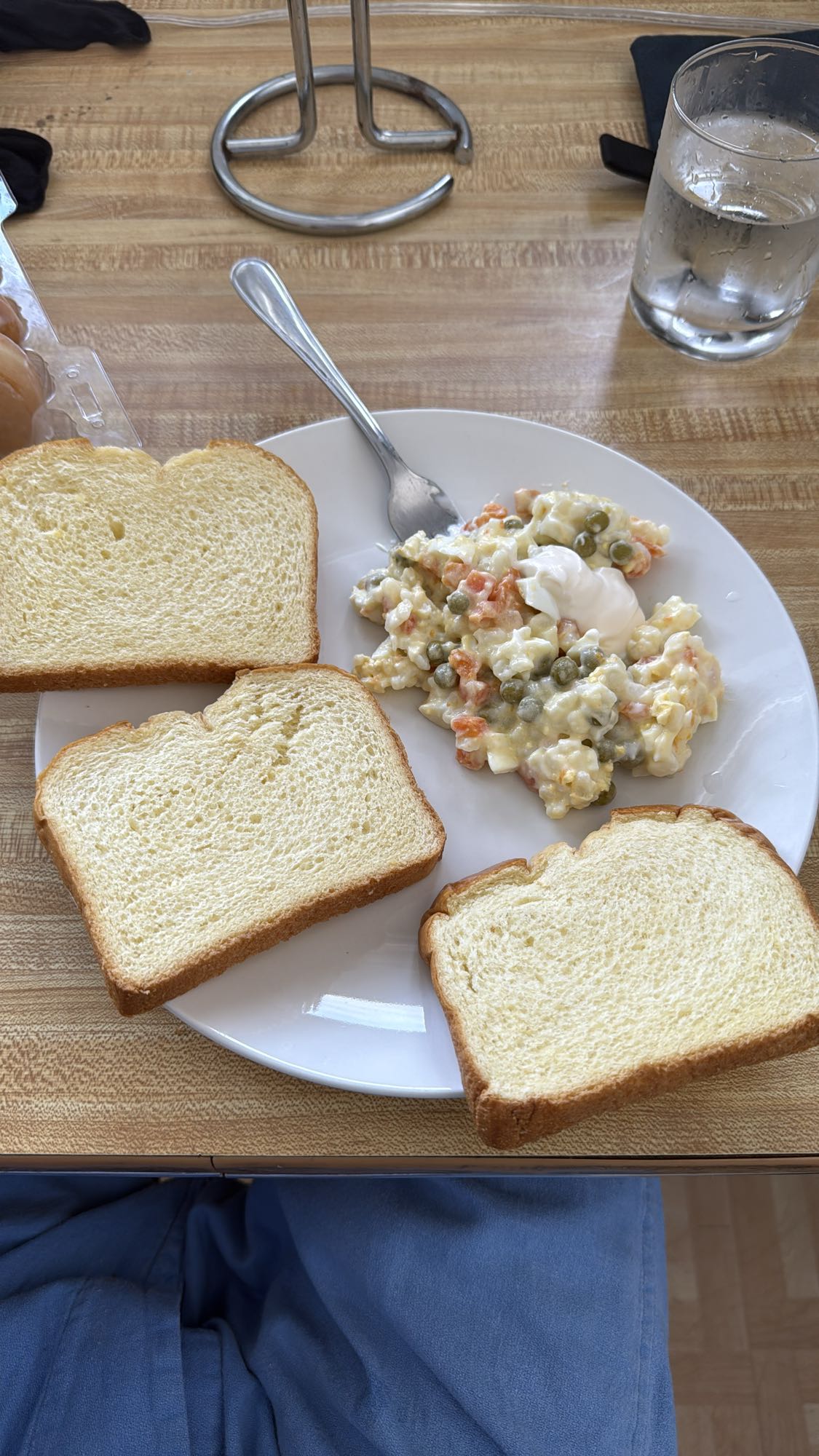 Pain et salade russe