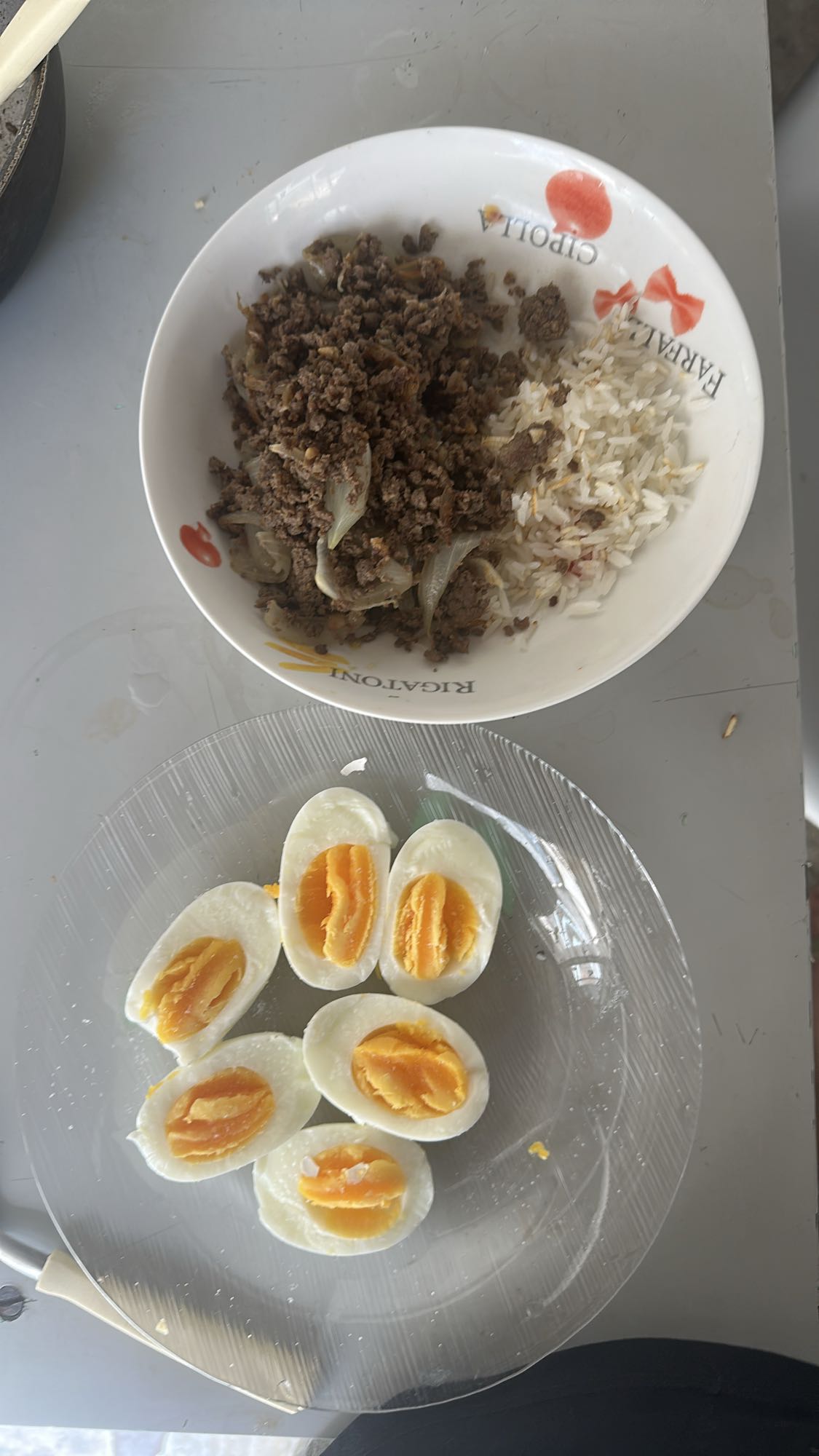 Carne moída, arroz e ovos