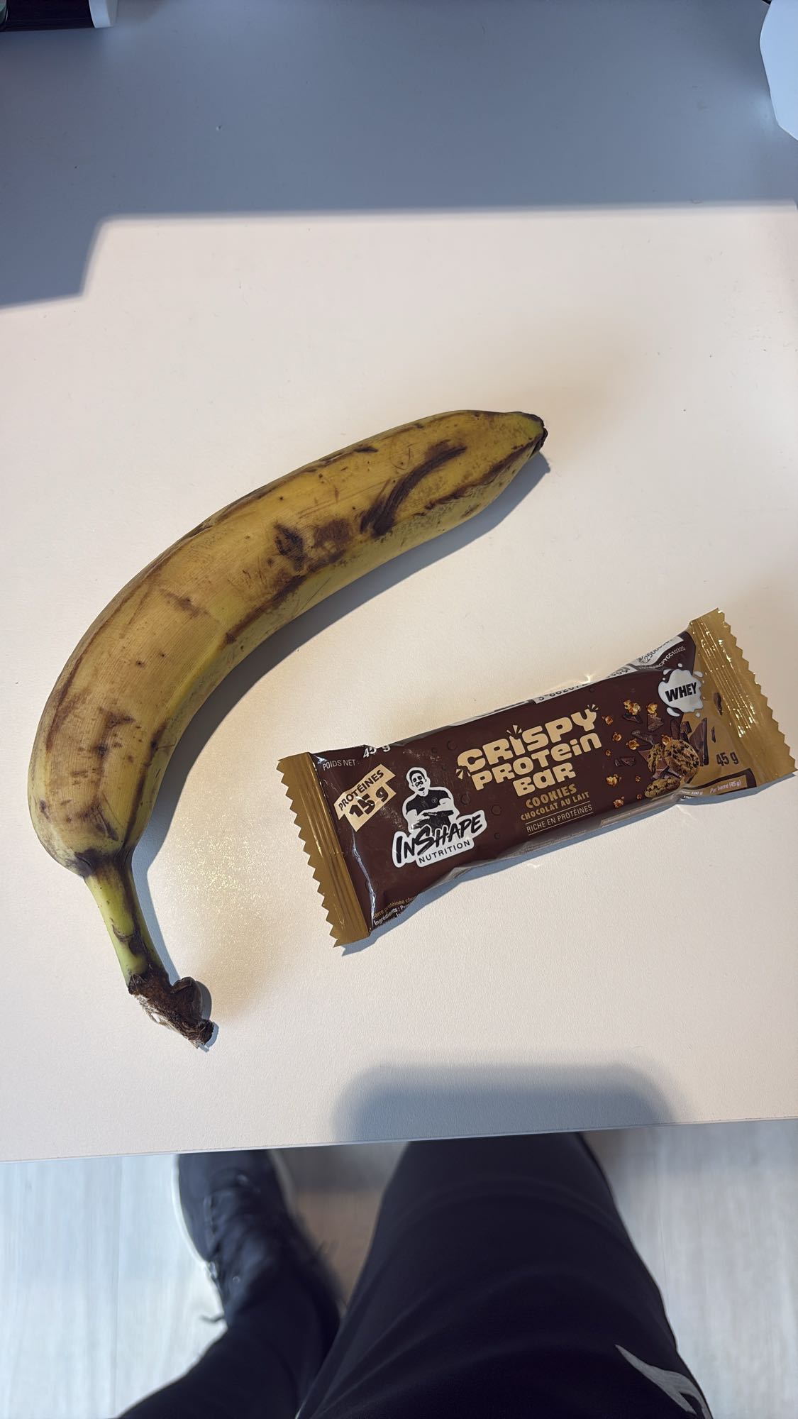 Banane et barre protéinée